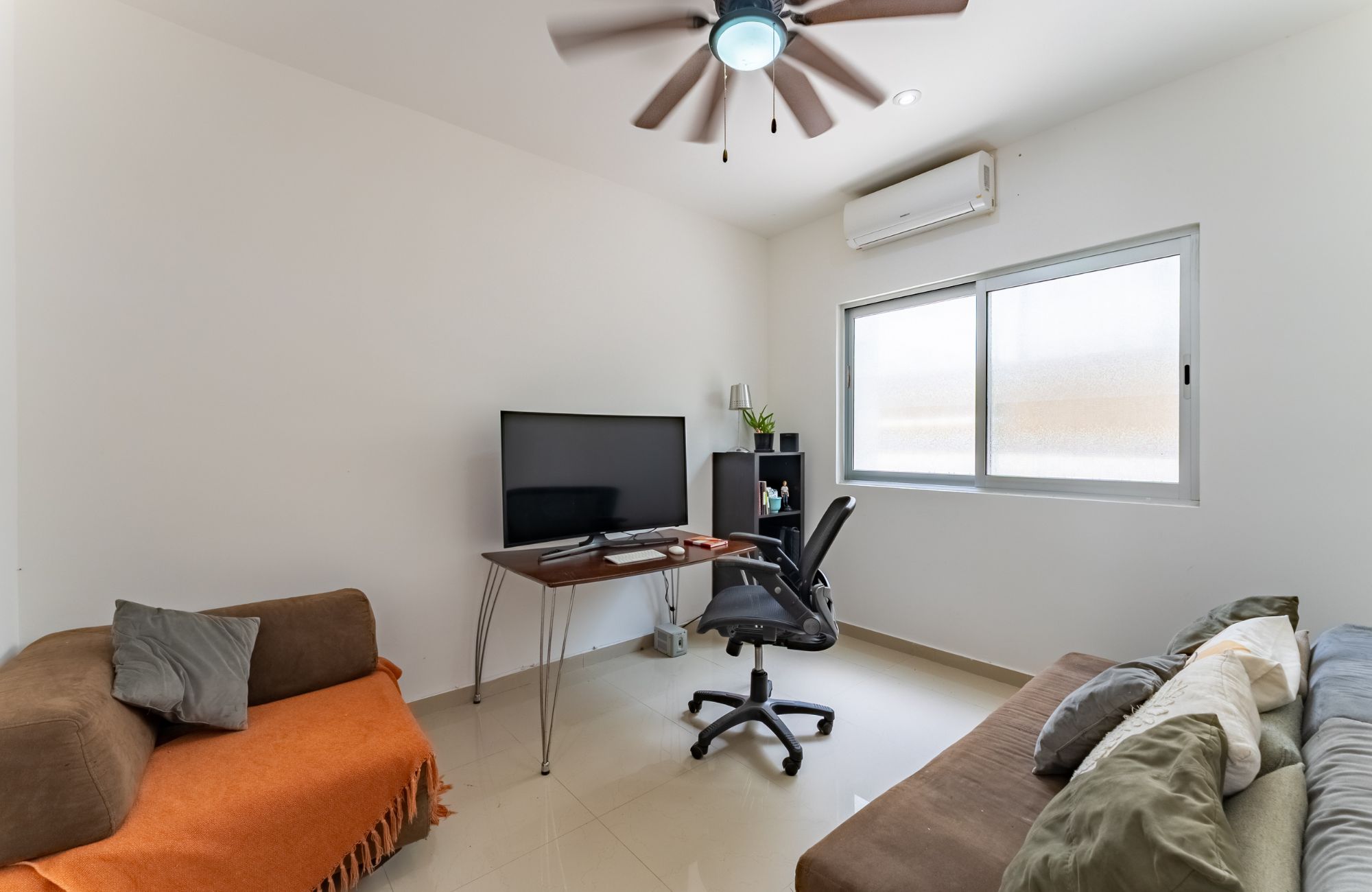 House with garden and private pool, TV room- Study, in gated community with amenities for the whole family, for sale, Valenia, Playa del Car