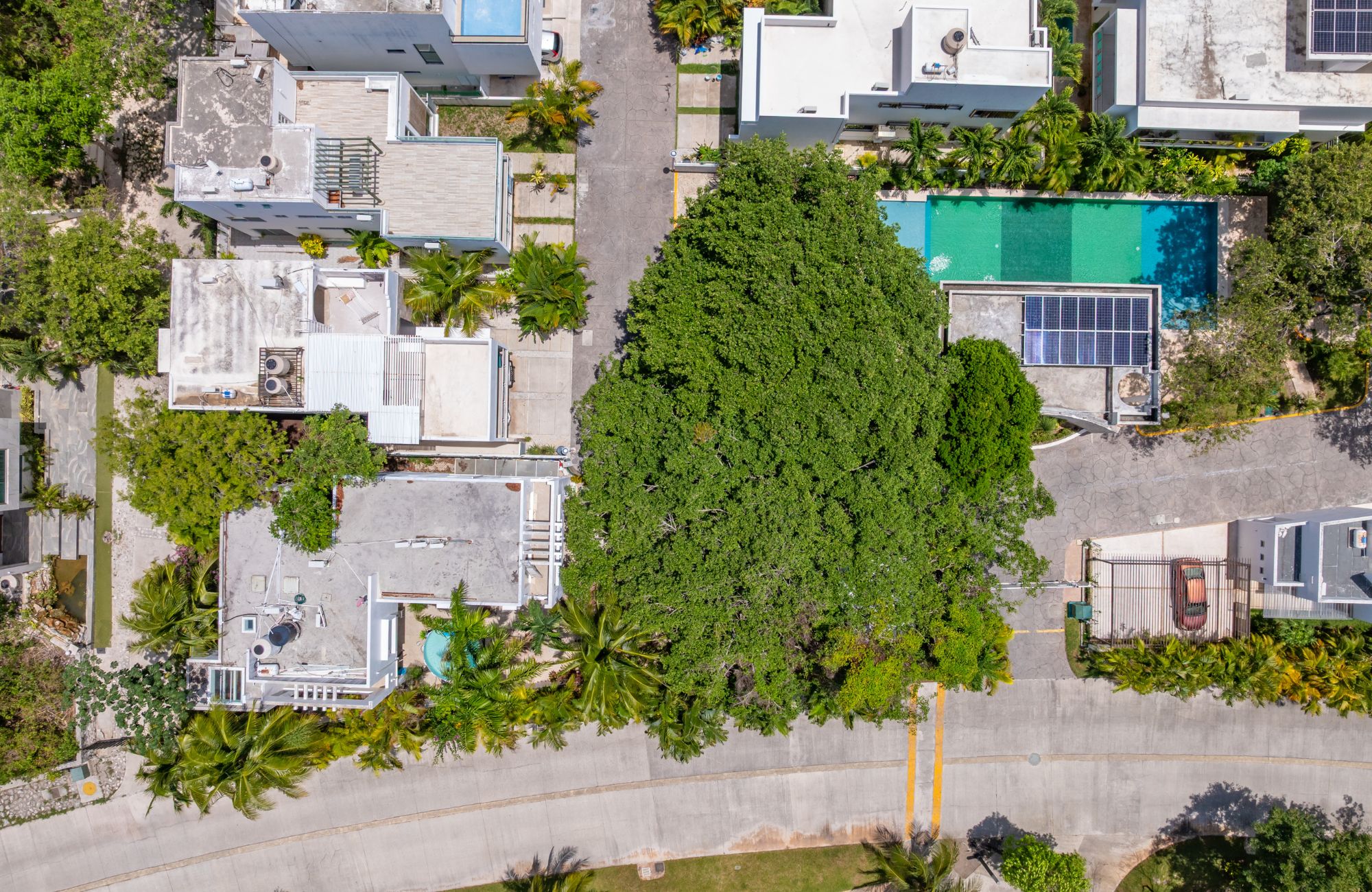 House with garden and private pool, TV room- Study, in gated community with amenities for the whole family, for sale, Valenia, Playa del Car