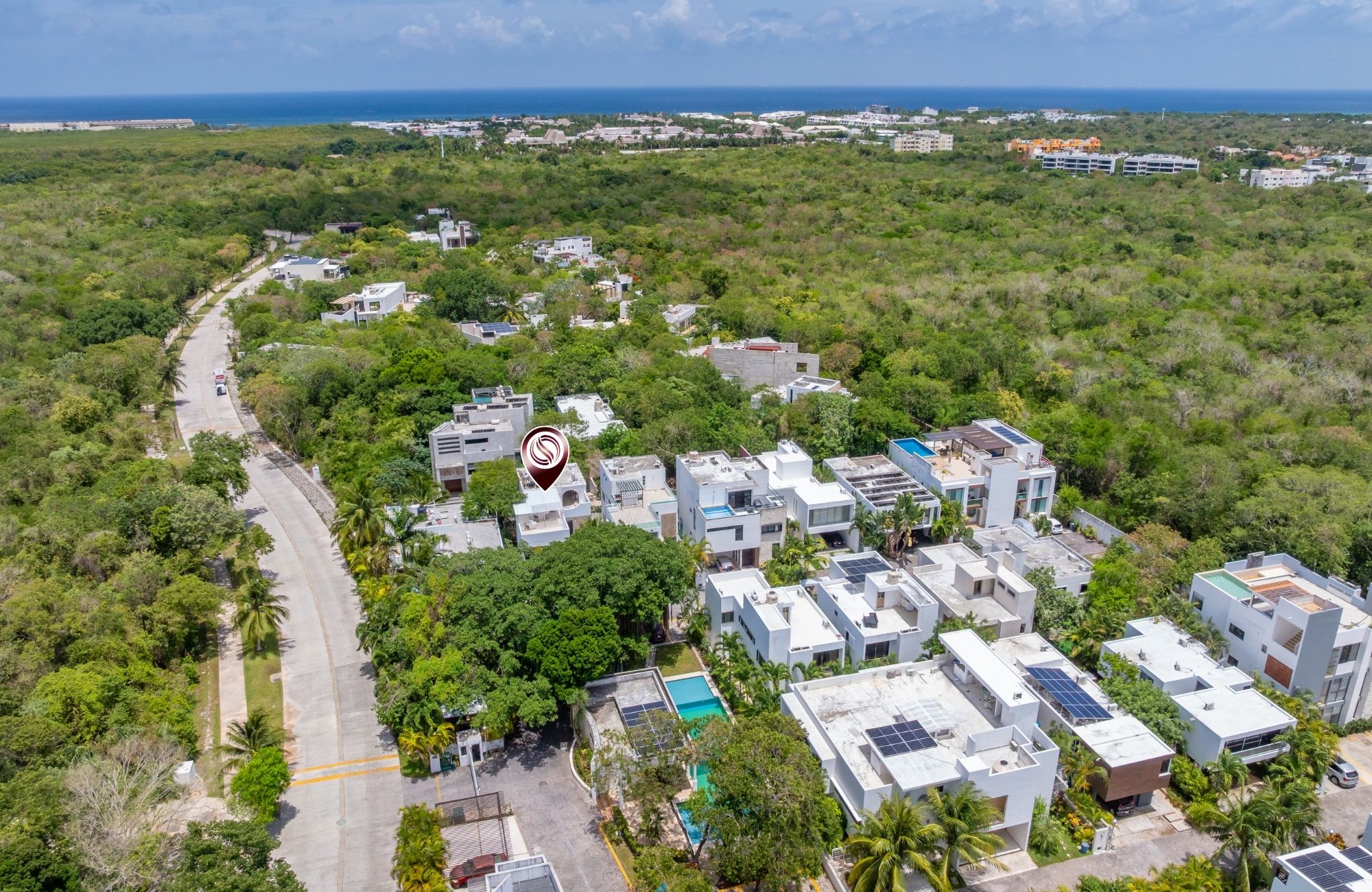 House with garden and private pool, TV room- Study, in gated community with amenities for the whole family, for sale, Valenia, Playa del Car