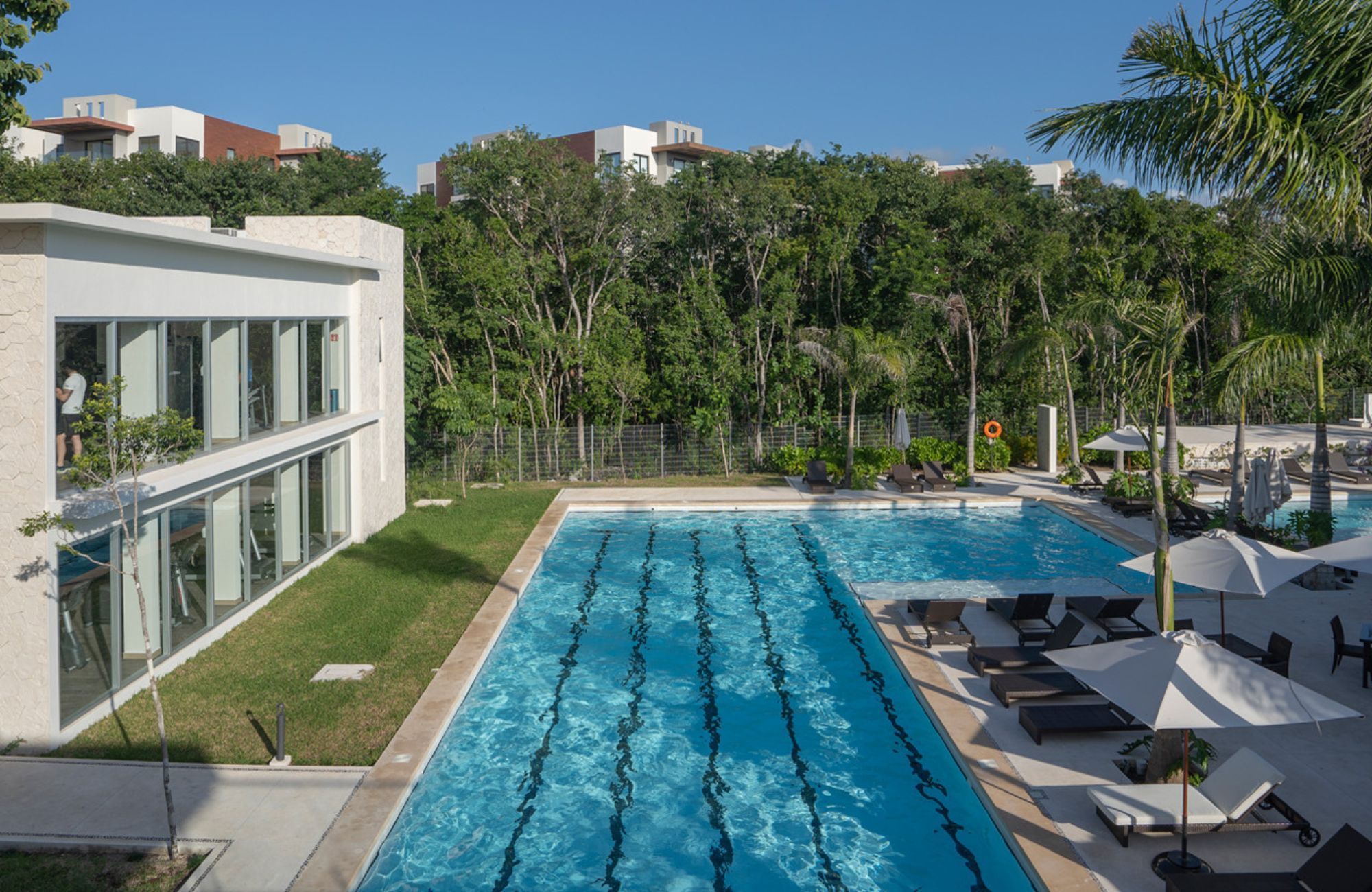 Casa con doble altura y rooftop, alberca comun, El Encuentro, Playa del Carmen