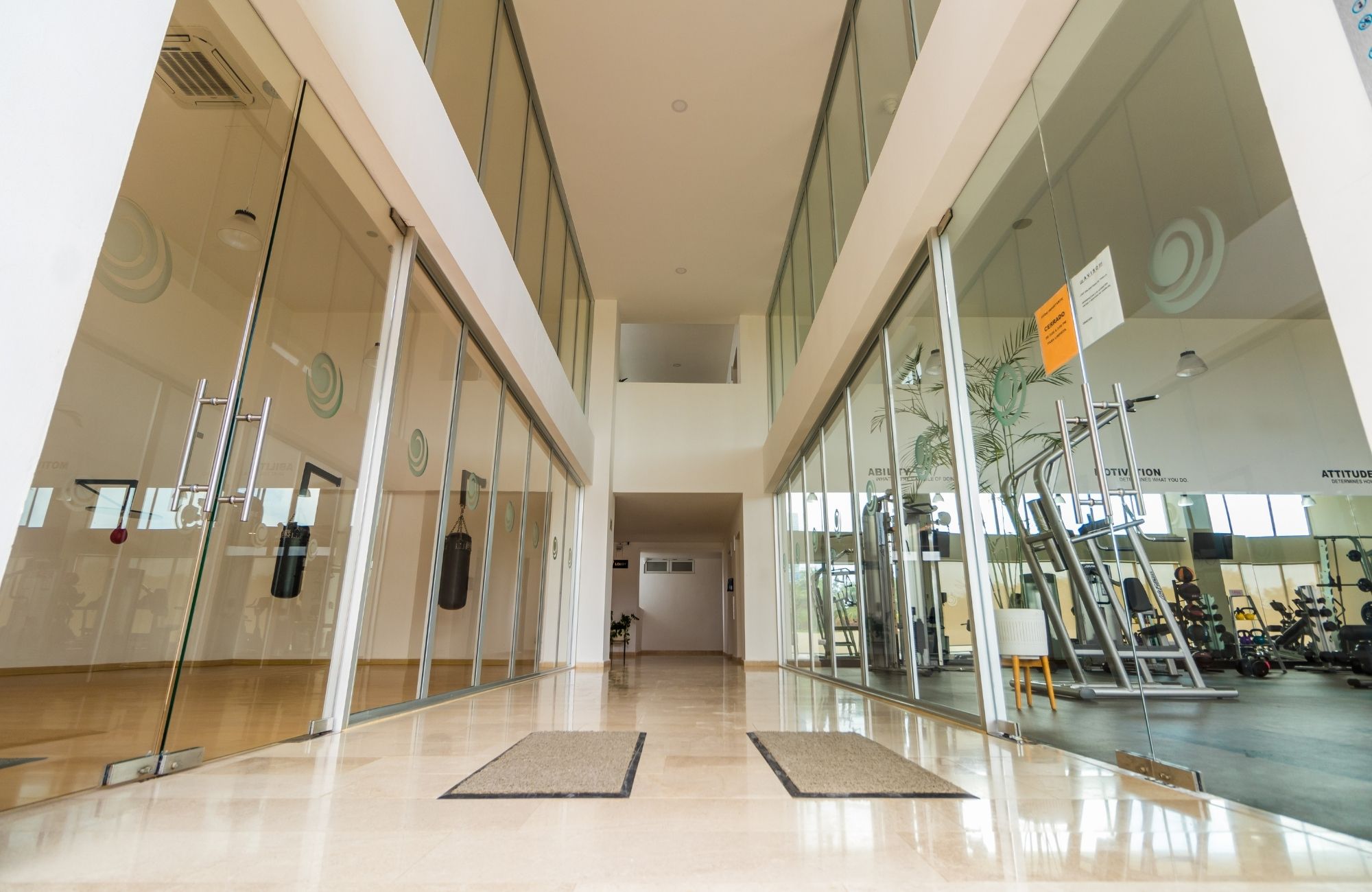 Condominio con terraza,en venta, Zona aeropuerto, Cancun.