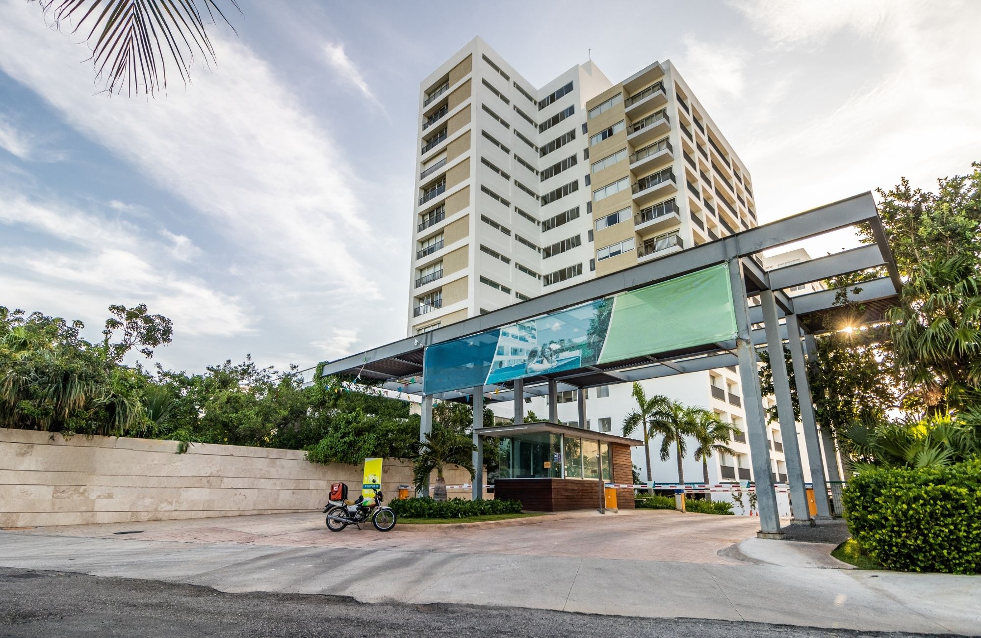 Condominio con terraza,en venta, Zona aeropuerto, Cancun.