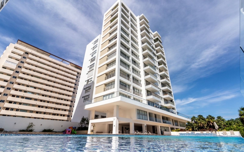Loft with balcony and multiple amenities for sale, Zona Hotelera, Canc&uacute;n