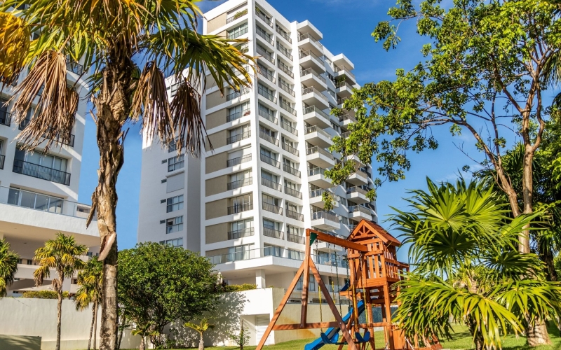 Condo with balcony in a gated community for sale, Zona Hotelera, Canc&uacute;n