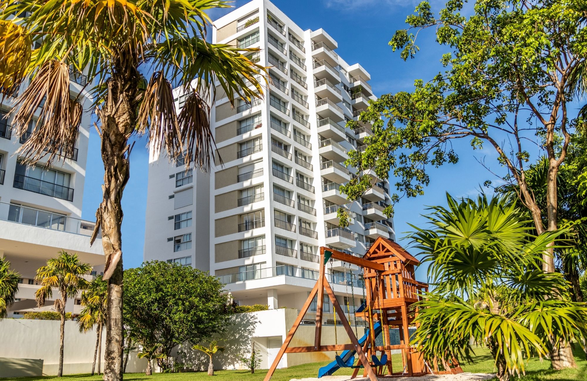 Condo with private terrace for sale in Lagos del Sol, Canc&uacute;n