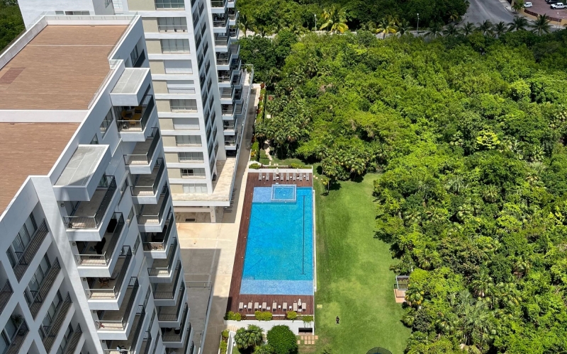Condo with balcony and multiple amenities for sale, Zona Hotelera, Canc&uacute;n