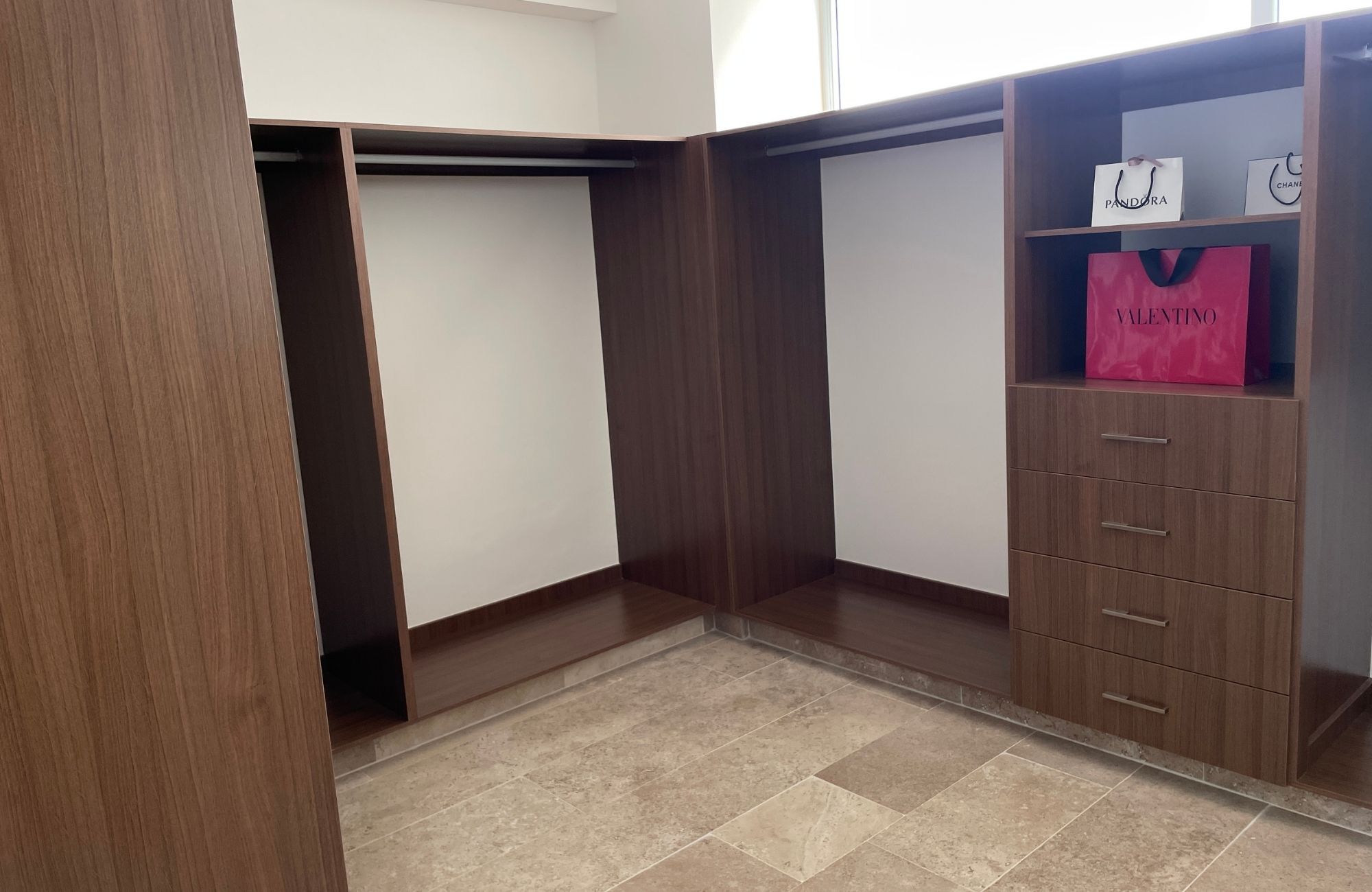 Apartment with beautiful views of the sea and the marina, with amenities: infinity pool, spa, gym, lounge area, event room, lobby