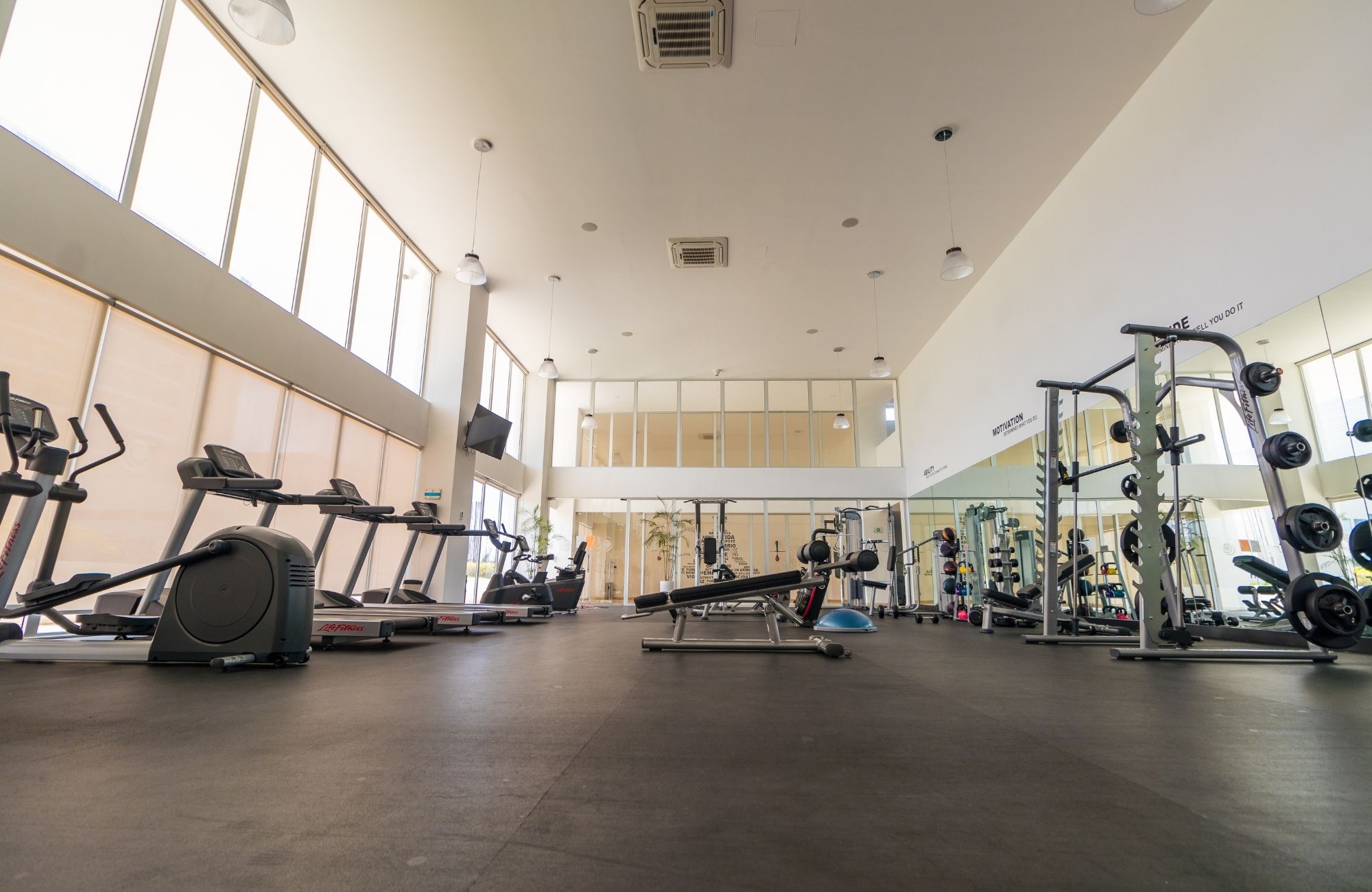 Apartment with beautiful views of the sea and the marina, with amenities: infinity pool, spa, gym, lounge area, event room, lobby