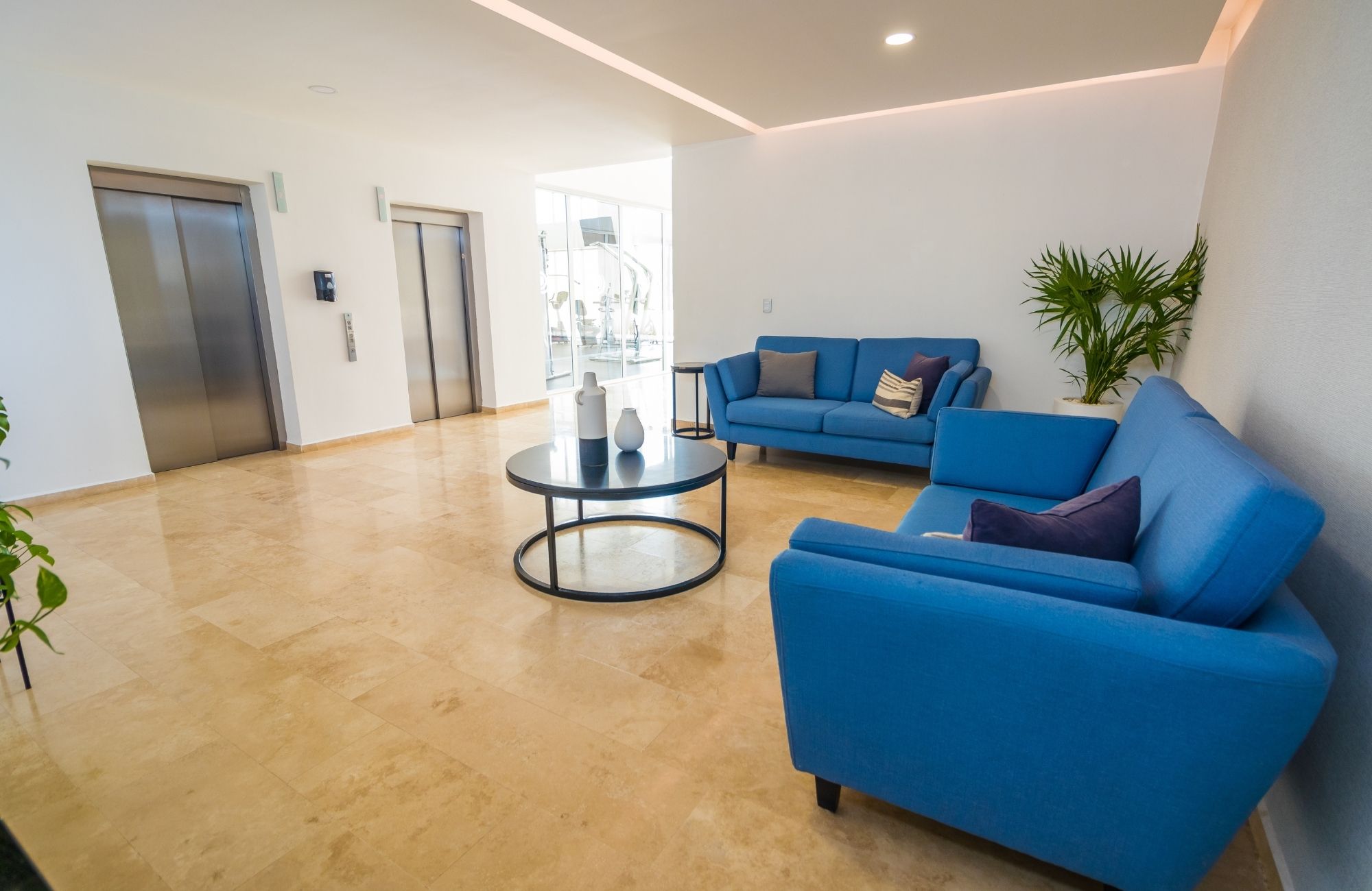 Apartment with beautiful views of the sea and the marina, with amenities: infinity pool, spa, gym, lounge area, event room, lobby