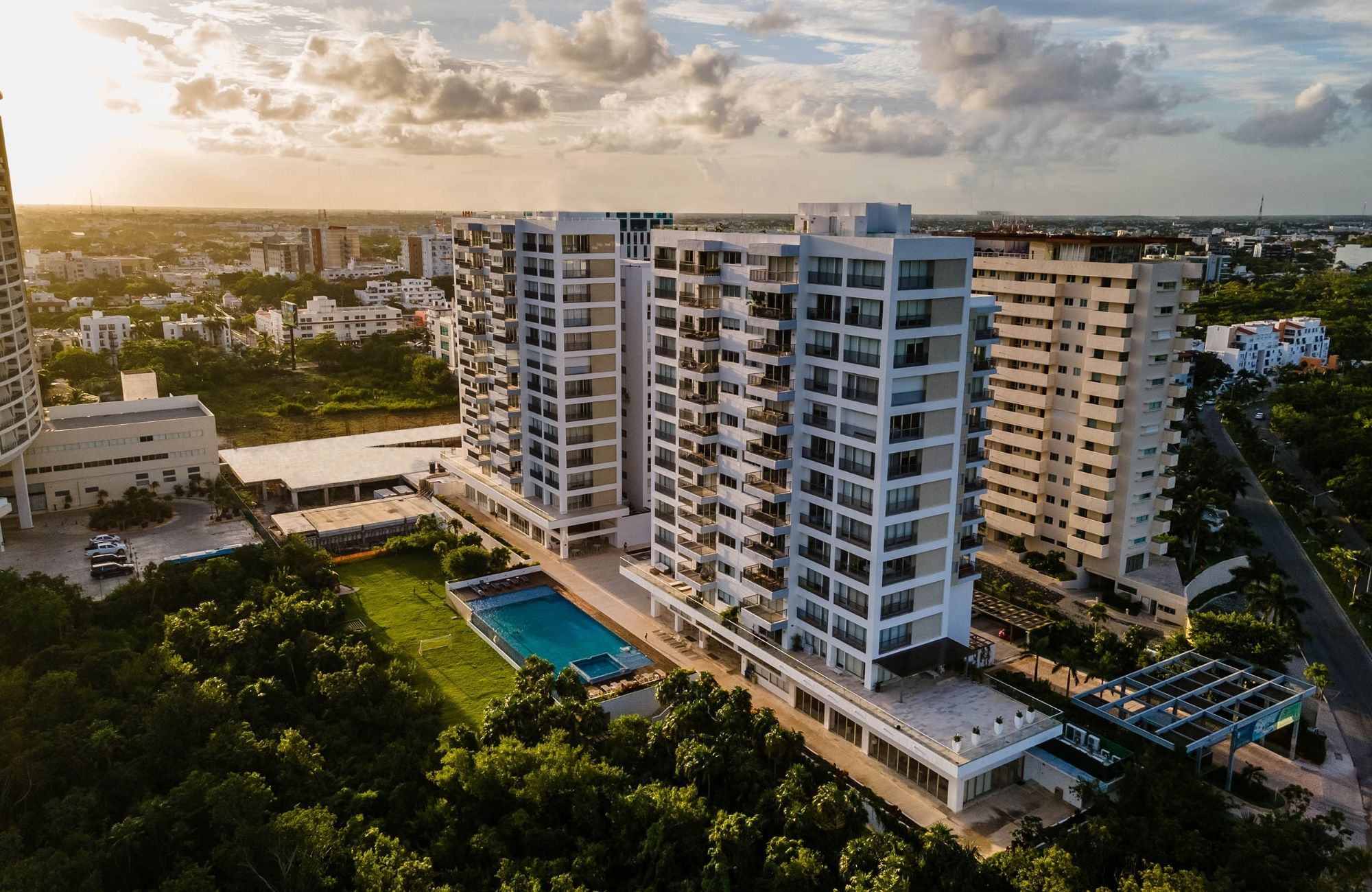 Exclusive-amenities condo for sale, Zona Hotelera, Canc&uacute;n