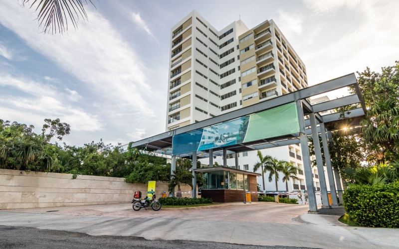 Condo with terrace and multiple amenities for sale, Zona Hotelera, Canc&uacute;n