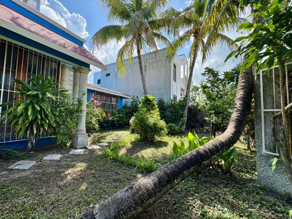 House with study, garden, and covered parking, for sale, Urba, Cozumel