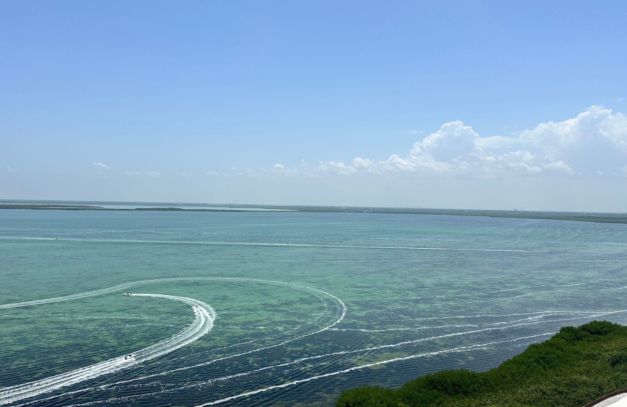 Luxury condo with lagoon views for sale, Hotel Zone Canc&uacute;n