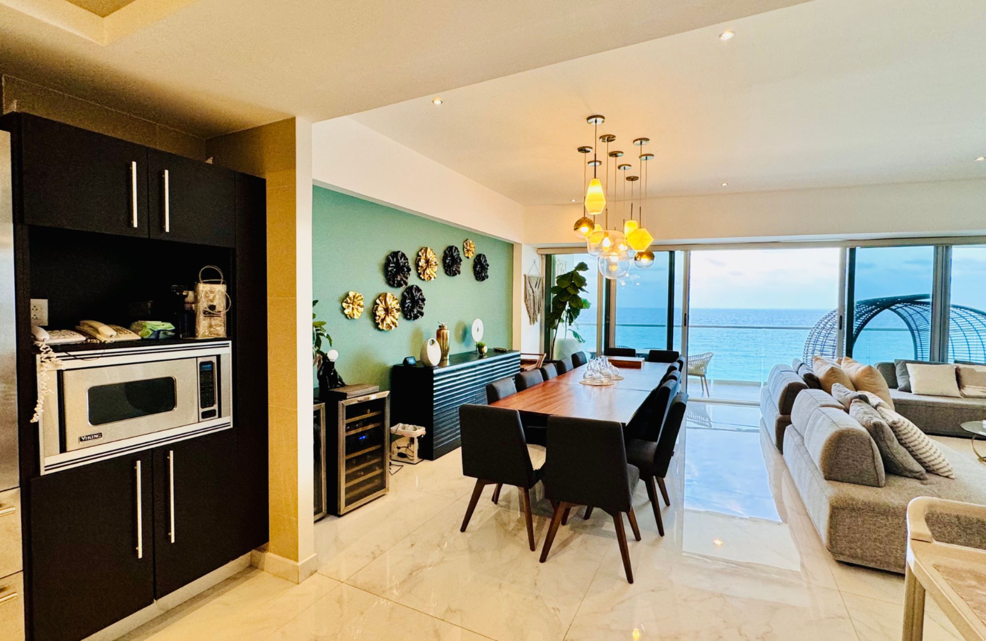 Ocean view condominium with dock, sports courts, adults pool, close to golf and beach club, for sale Puerto Canc&uacute;n.