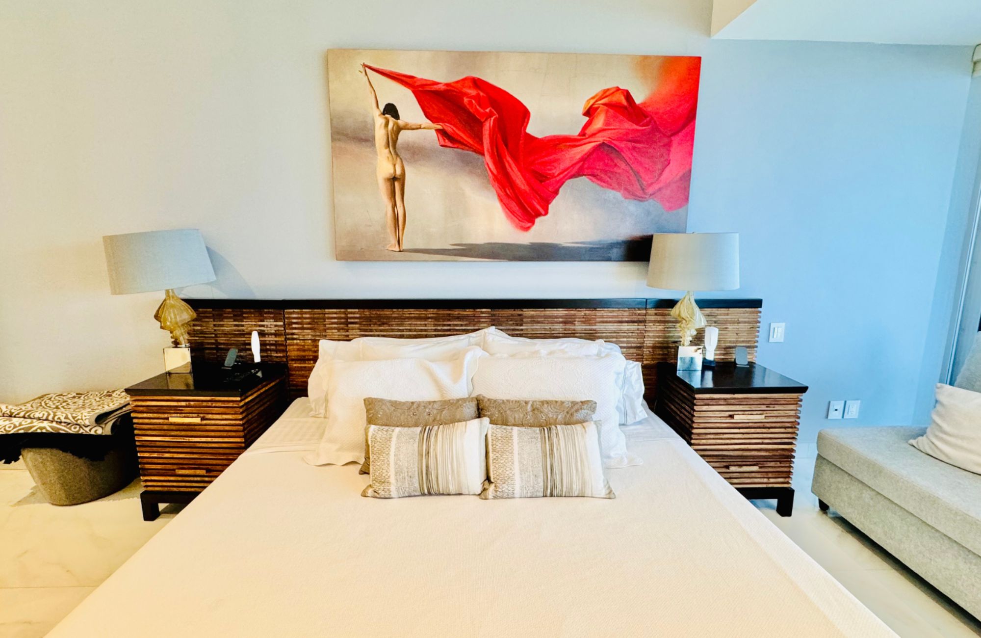 Ocean view condominium with dock, sports courts, adults pool, close to golf and beach club, for sale Puerto Canc&uacute;n.