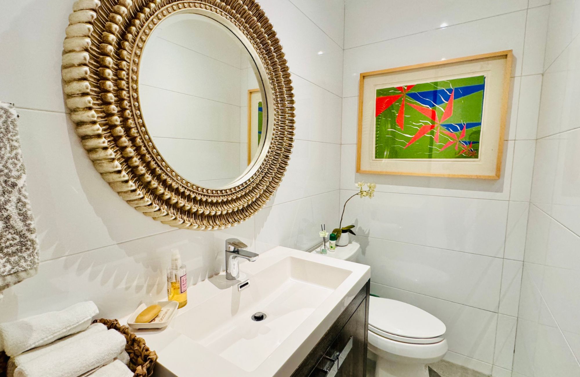 Ocean view condominium with dock, sports courts, adults pool, close to golf and beach club, for sale Puerto Canc&uacute;n.