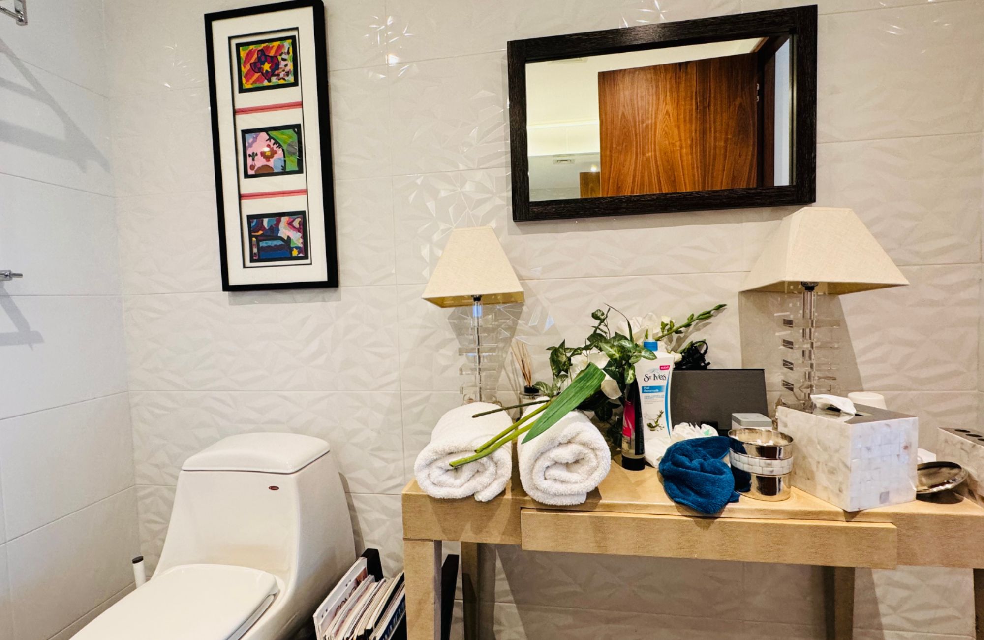 Ocean view condominium with dock, sports courts, adults pool, close to golf and beach club, for sale Puerto Canc&uacute;n.