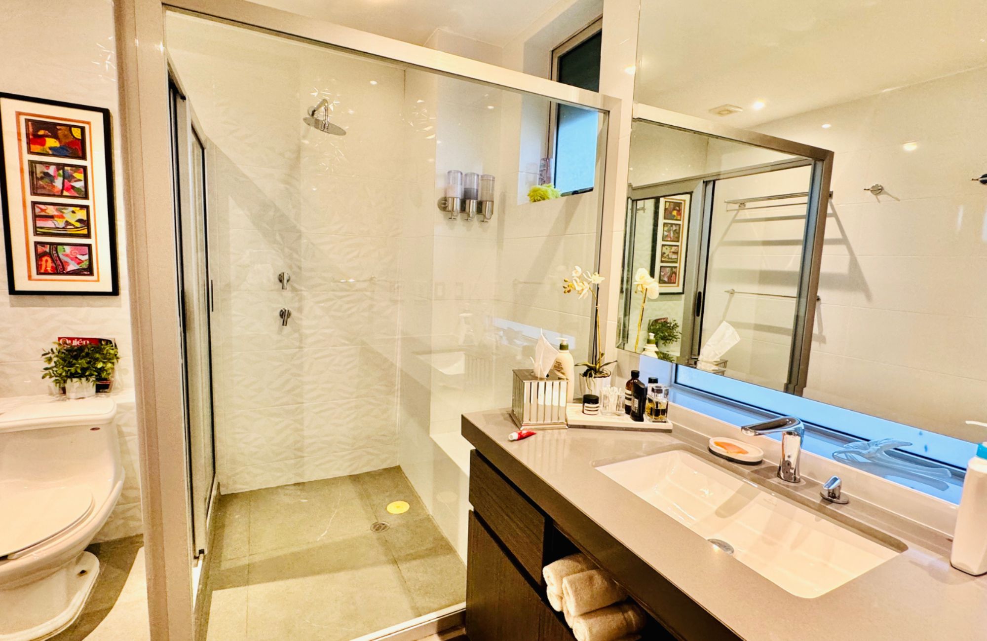 Ocean view condominium with dock, sports courts, adults pool, close to golf and beach club, for sale Puerto Canc&uacute;n.