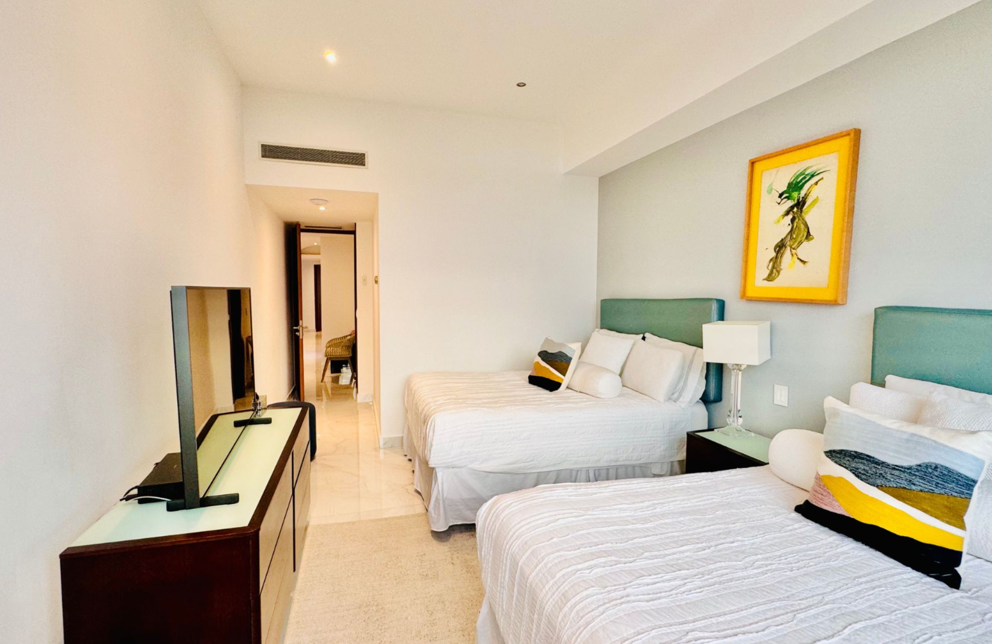 Ocean view condominium with dock, sports courts, adults pool, close to golf and beach club, for sale Puerto Canc&uacute;n.