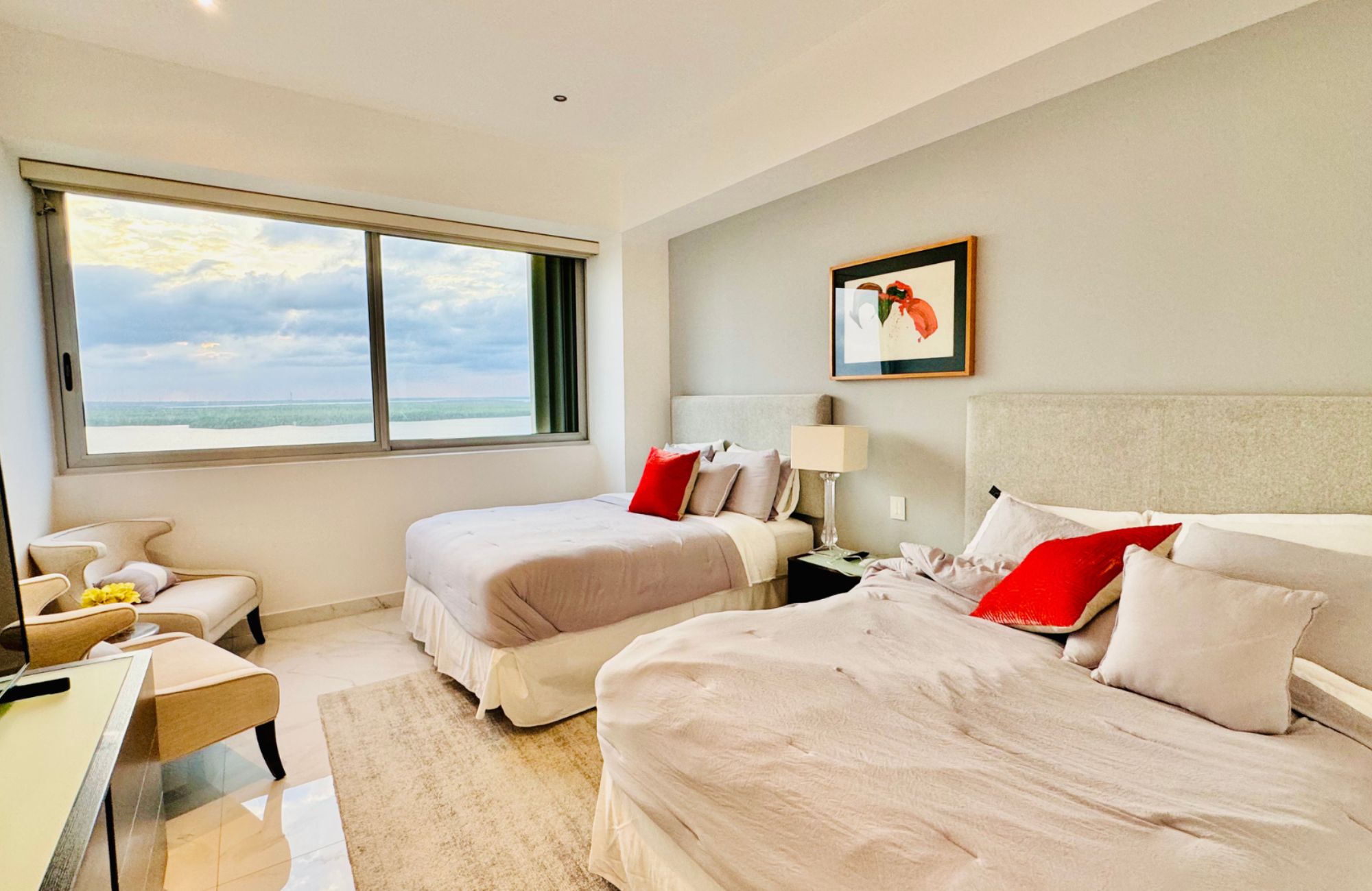 Ocean view condominium with dock, sports courts, adults pool, close to golf and beach club, for sale Puerto Canc&uacute;n.