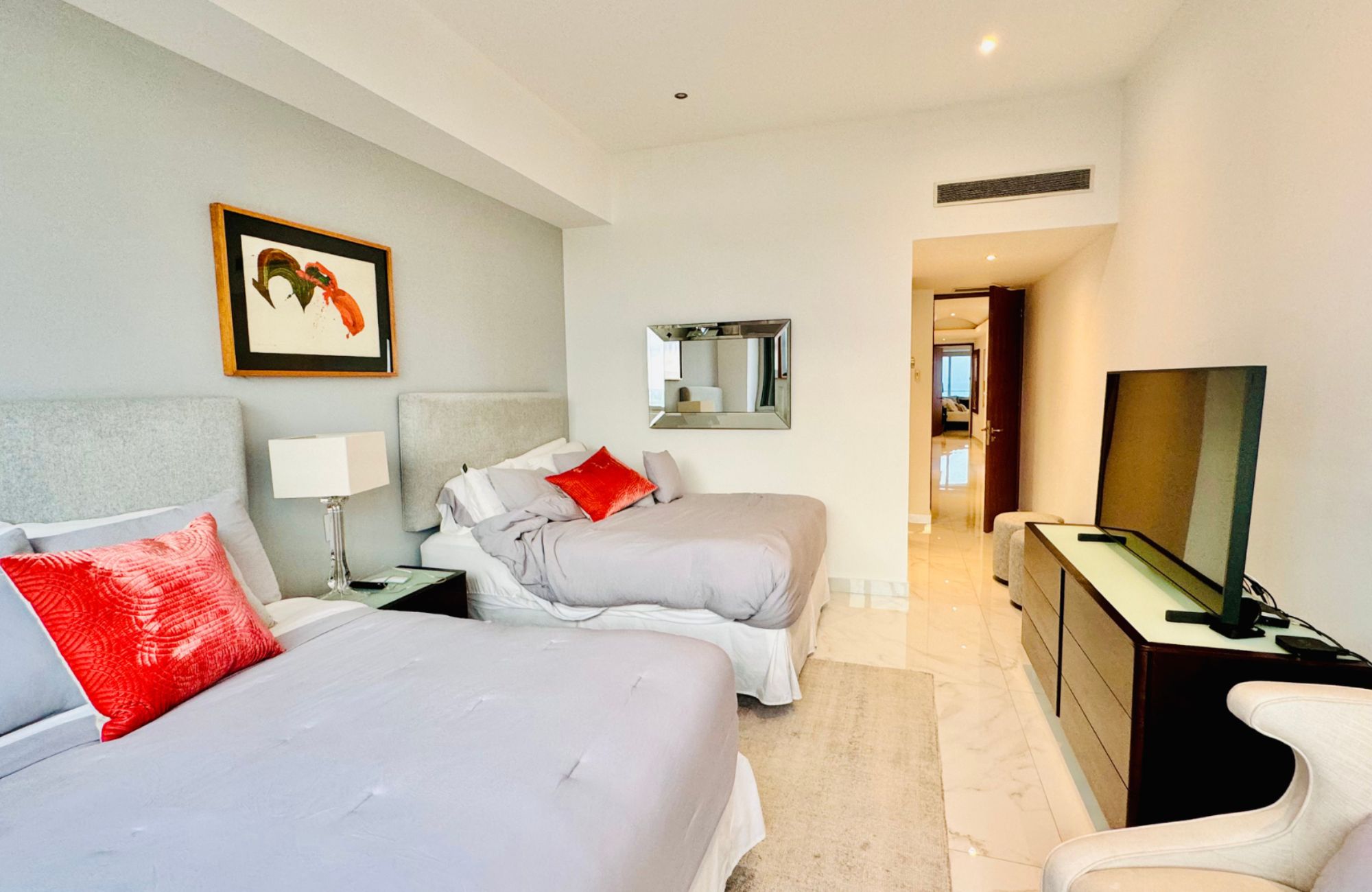 Ocean view condominium with dock, sports courts, adults pool, close to golf and beach club, for sale Puerto Canc&uacute;n.