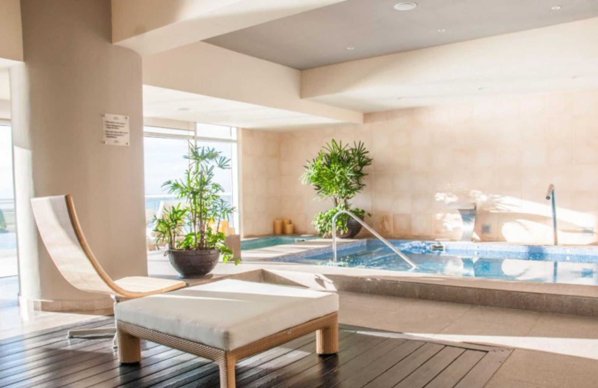 Ocean view condominium with dock, sports courts, adults pool, close to golf and beach club, for sale Puerto Canc&uacute;n.