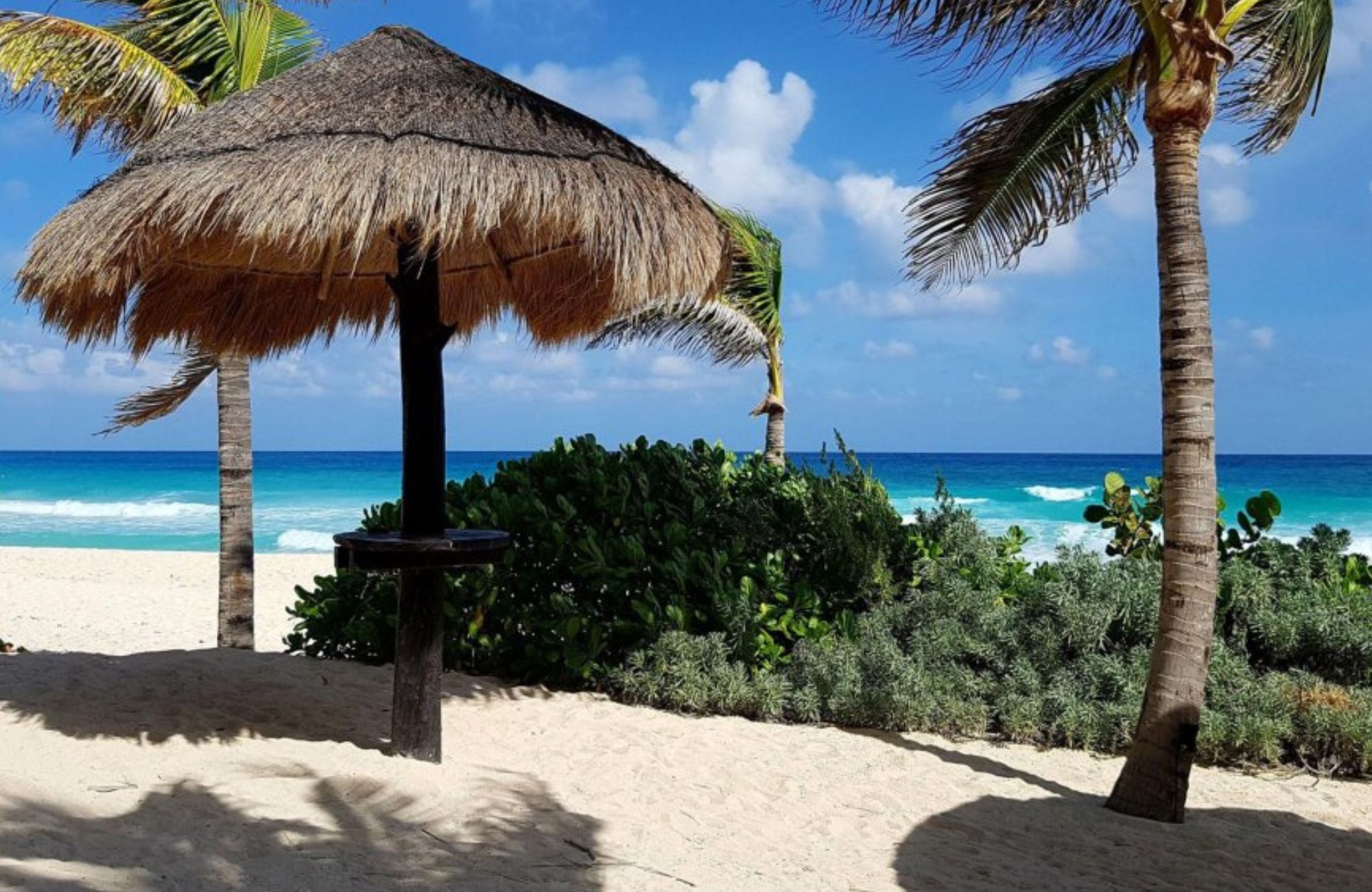 Ocean view condominium with dock, sports courts, adults pool, close to golf and beach club, for sale Puerto Canc&uacute;n.