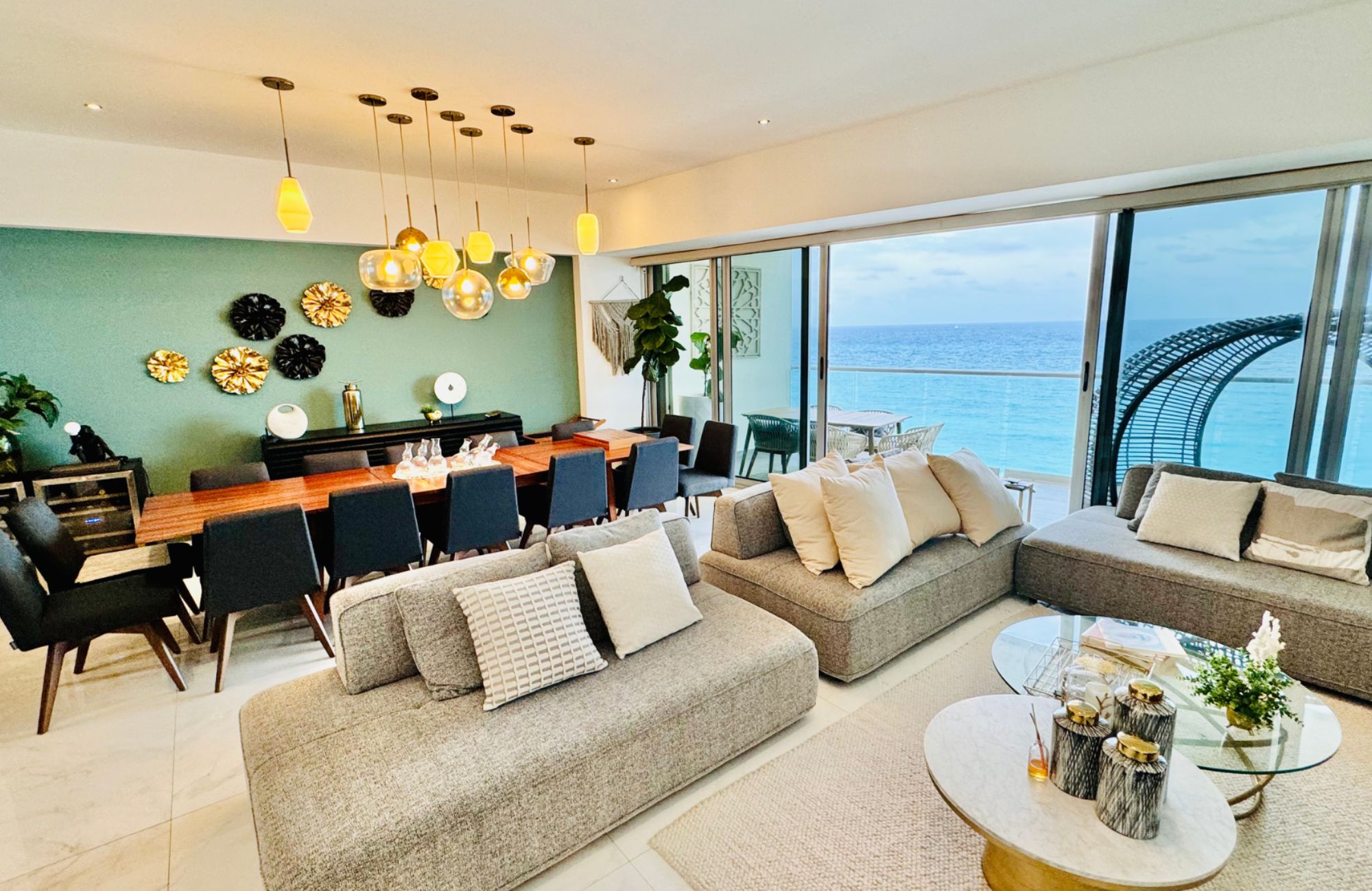 Ocean view condominium with dock, sports courts, adults pool, close to golf and beach club, for sale Puerto Canc&uacute;n.