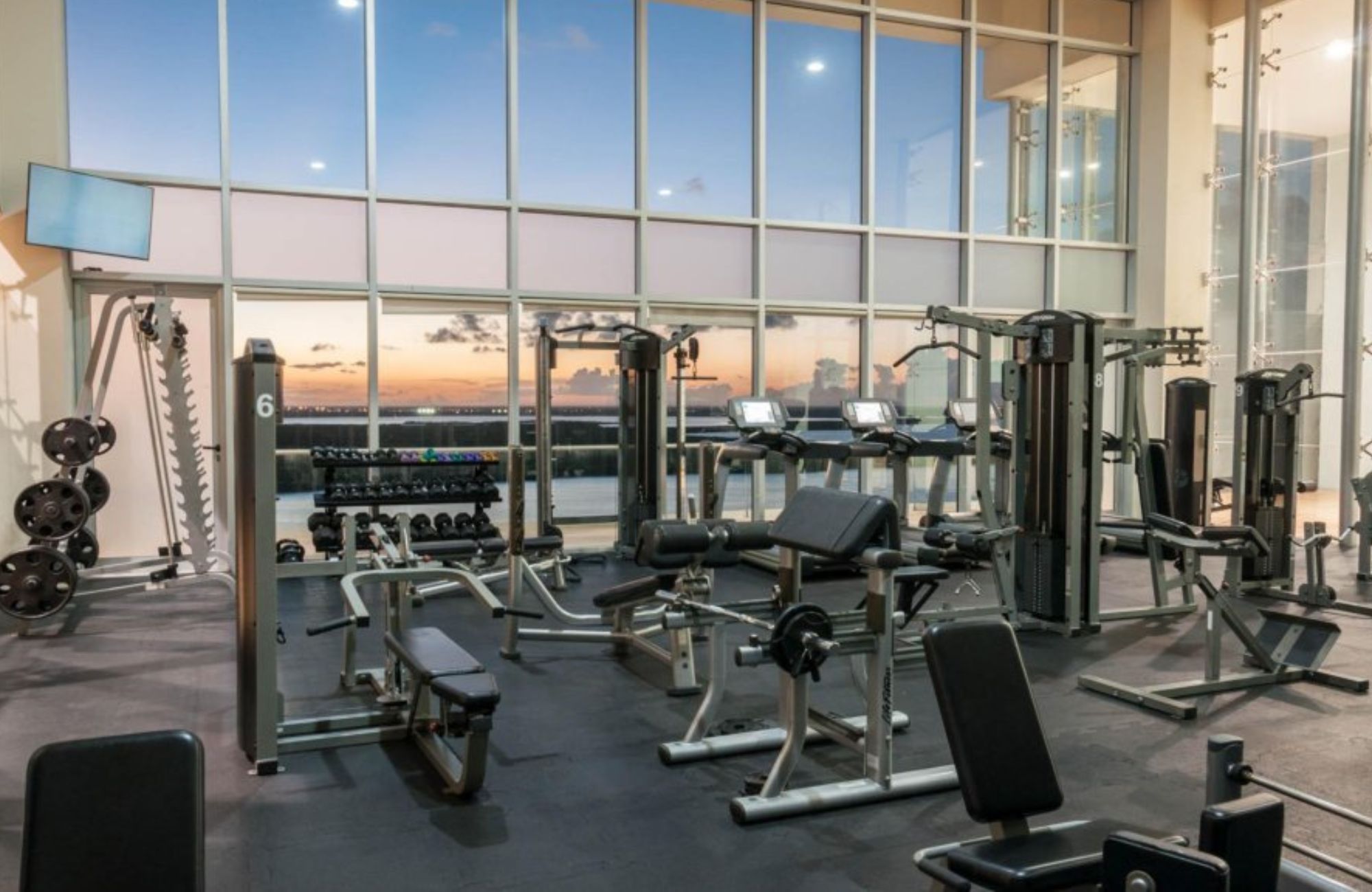 Ocean view condominium with dock, sports courts, adults pool, close to golf and beach club, for sale Puerto Canc&uacute;n.