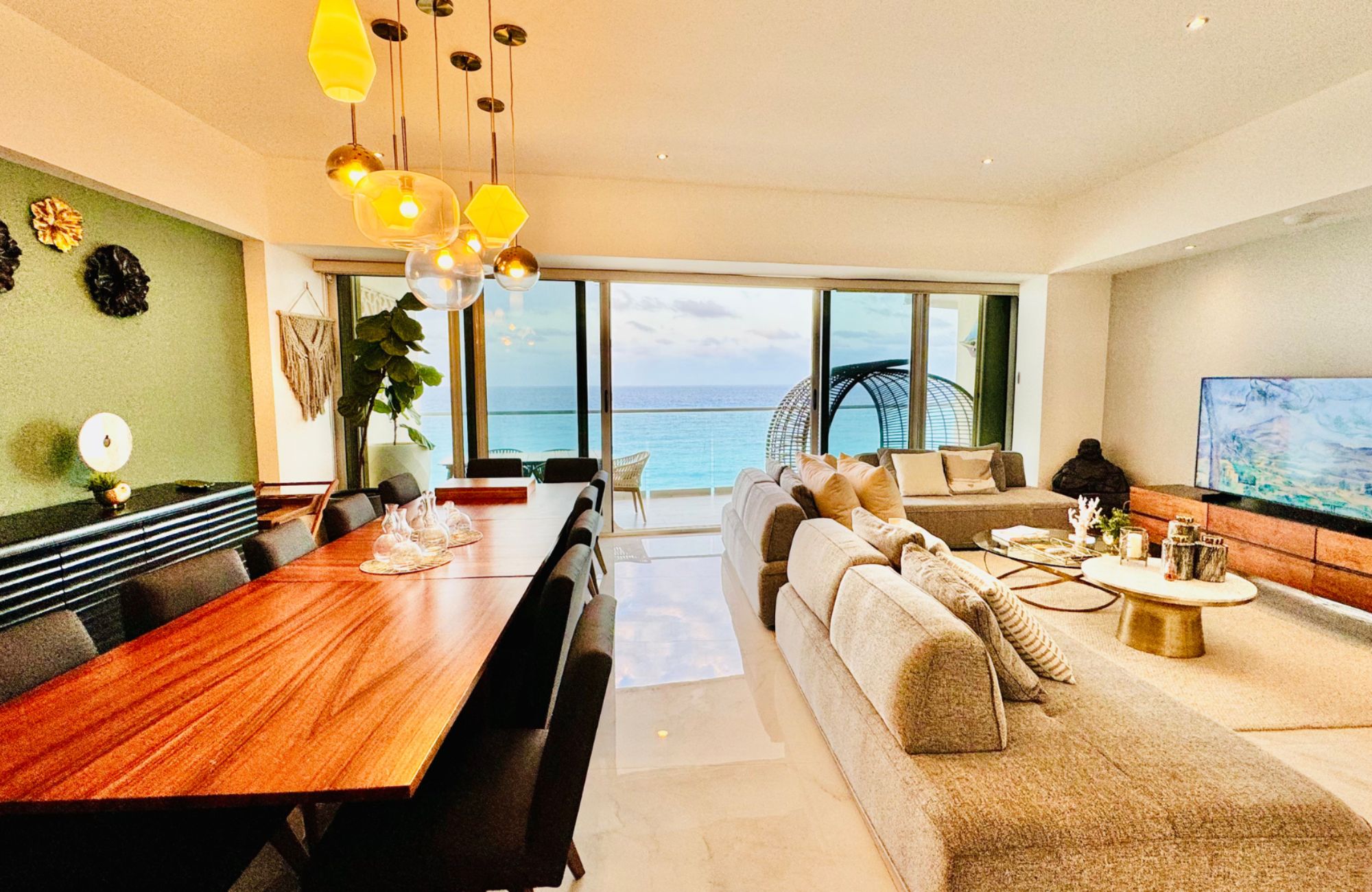 Ocean view condominium with dock, sports courts, adults pool, close to golf and beach club, for sale Puerto Canc&uacute;n.