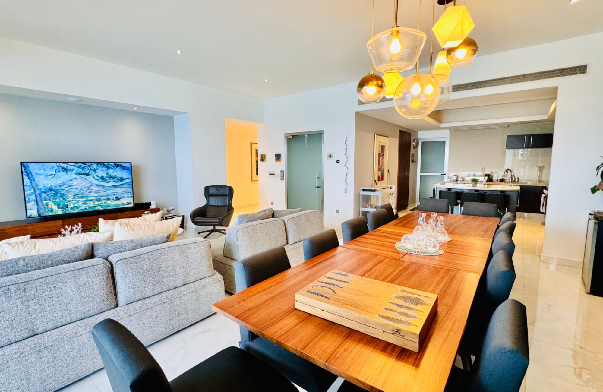 Ocean view condominium with dock, sports courts, adults pool, close to golf and beach club, for sale Puerto Canc&uacute;n.