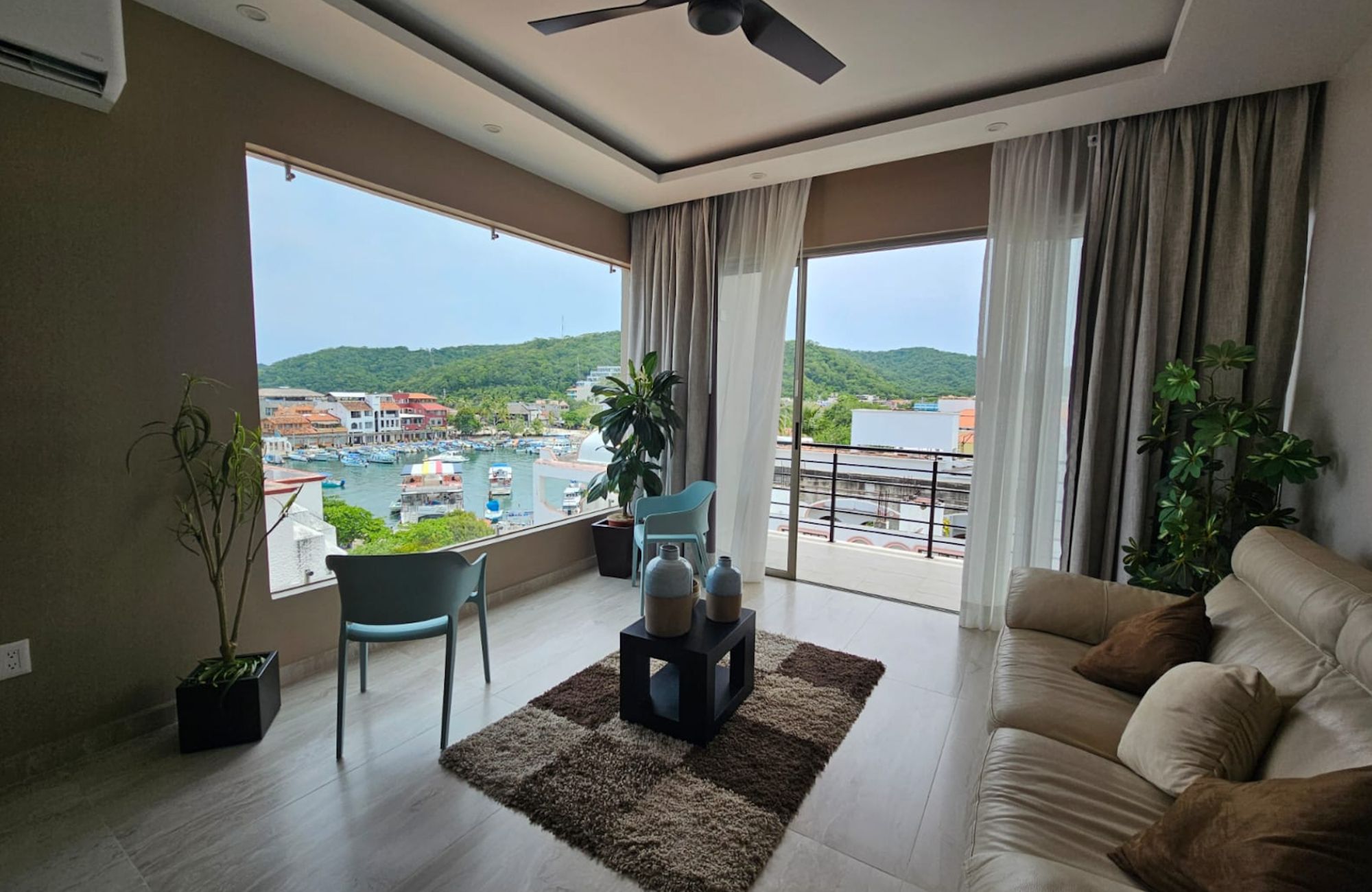 Brand-new condo with ocean view and beach access for sale, Playa Tej&oacute;n, Huatulco