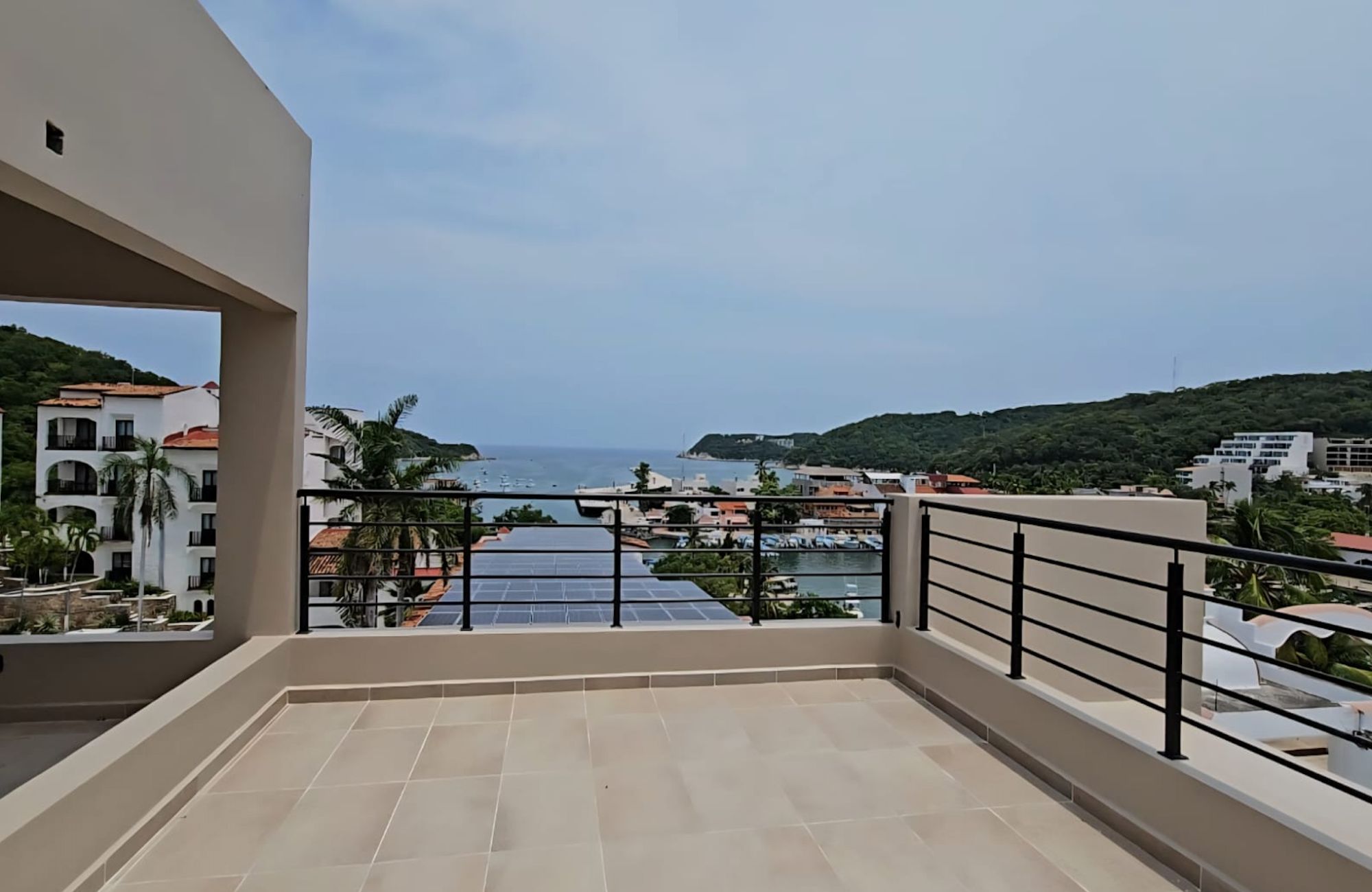 Brand-new condo with ocean view and beach access for sale, Playa Tej&oacute;n, Huatulco