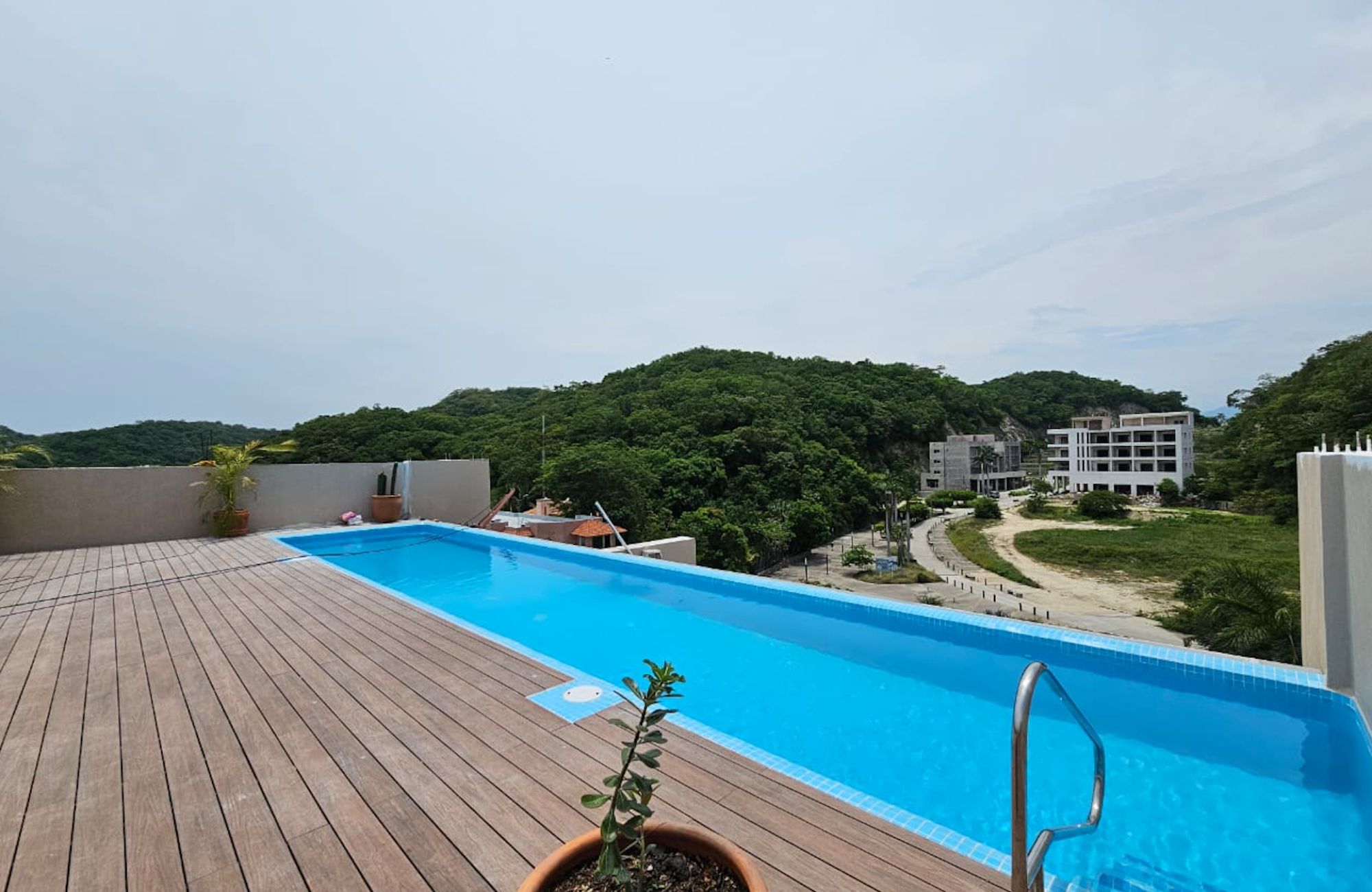 Brand-new condo with ocean view and beach access for sale, Playa Tej&oacute;n, Huatulco