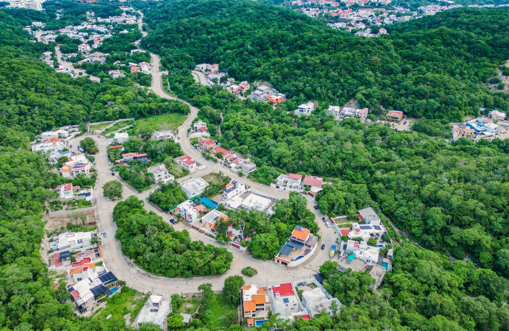 Lot to build a villa, in a quiet residential area with underground services. Create the house of your dreams and live surrounded by nature.