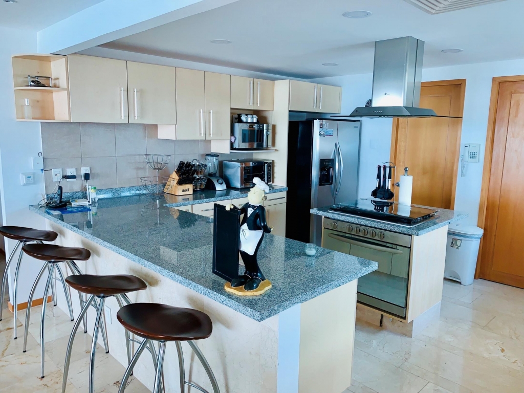 Luxury Oceanfront Condo for Sale, Hotel Zone, Canc&uacute;n