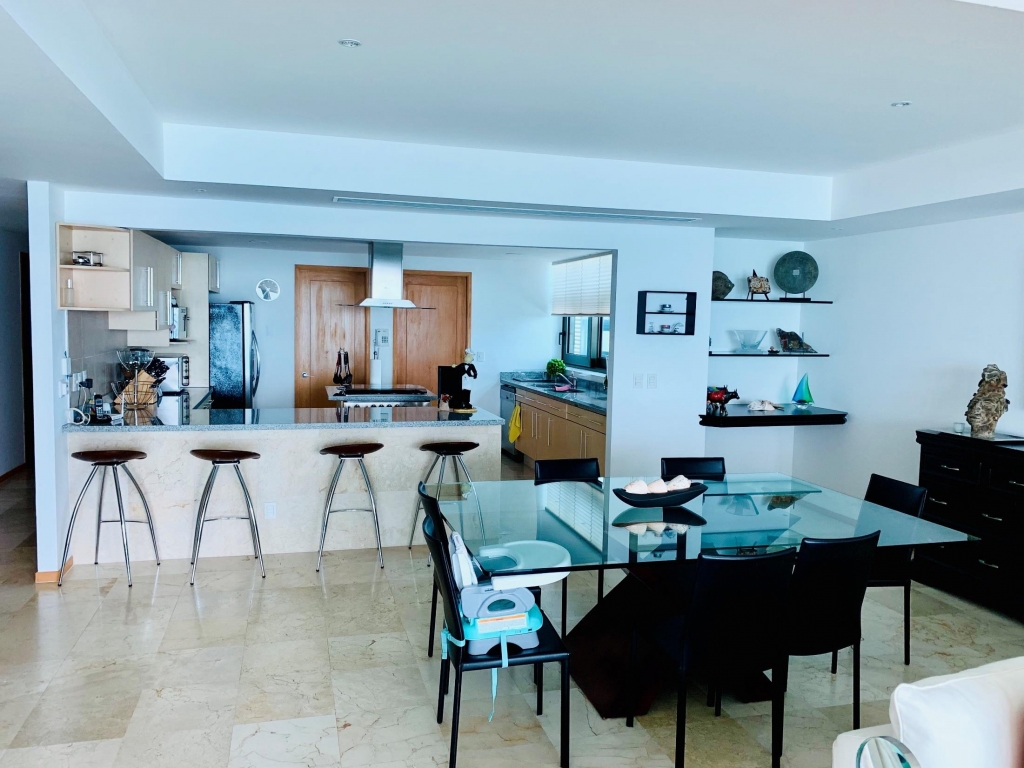 Luxury Oceanfront Condo for Sale, Hotel Zone, Canc&uacute;n