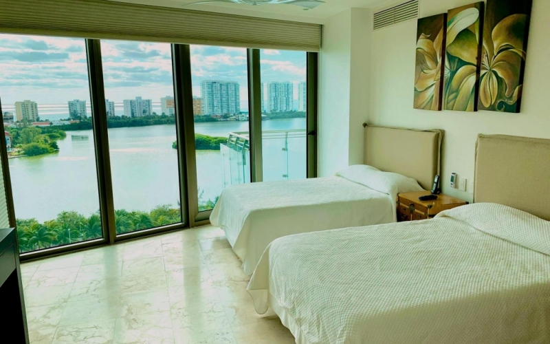 4 bedroom apartment facing the sea in Cancun.