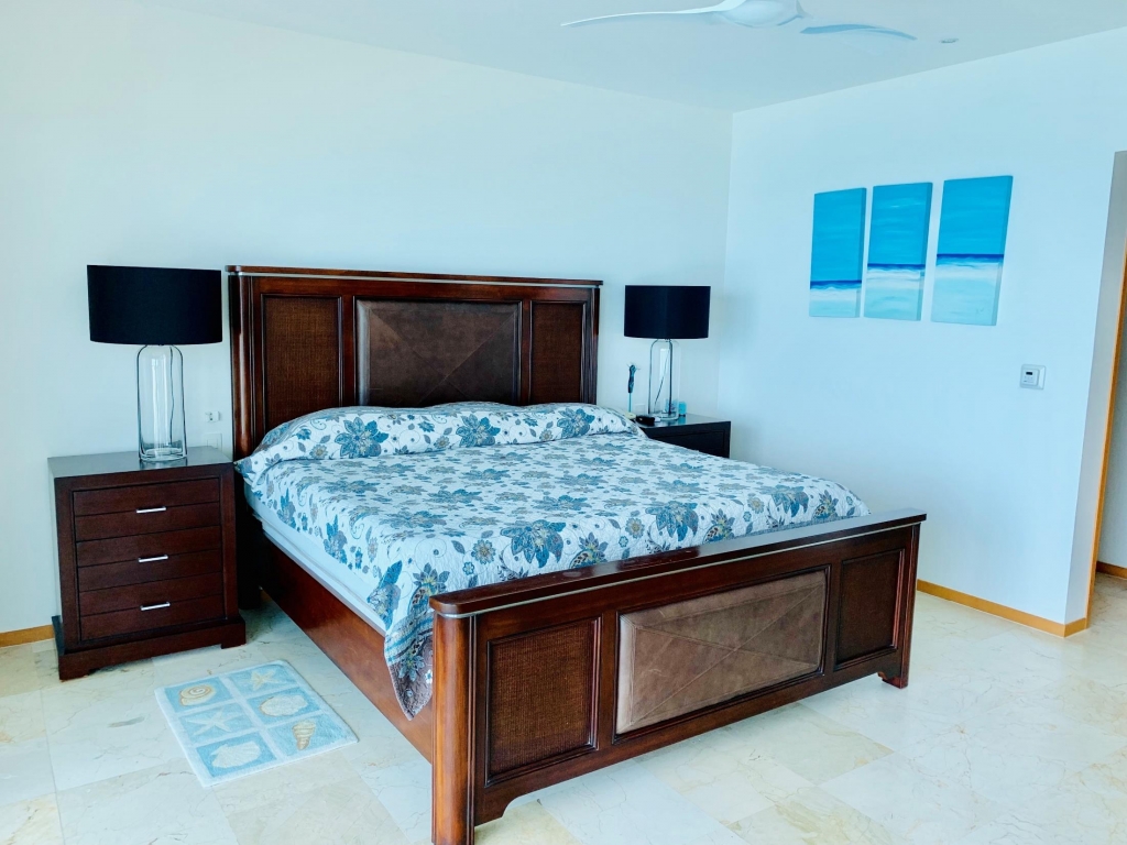 Luxury Oceanfront Condo for Sale, Hotel Zone, Canc&uacute;n