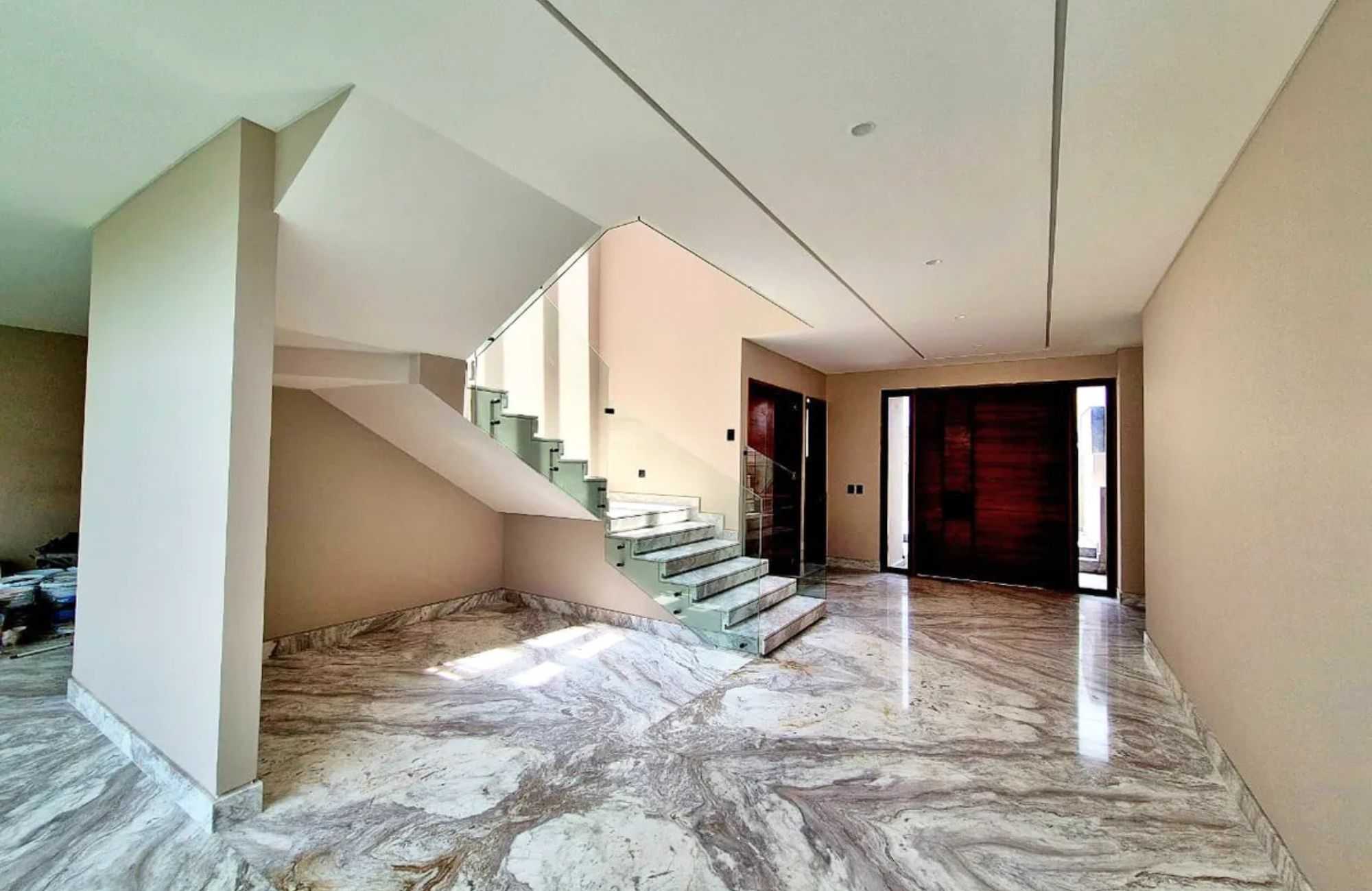 House with office and game room for sale, Bosque de las Lomas, Mexico City