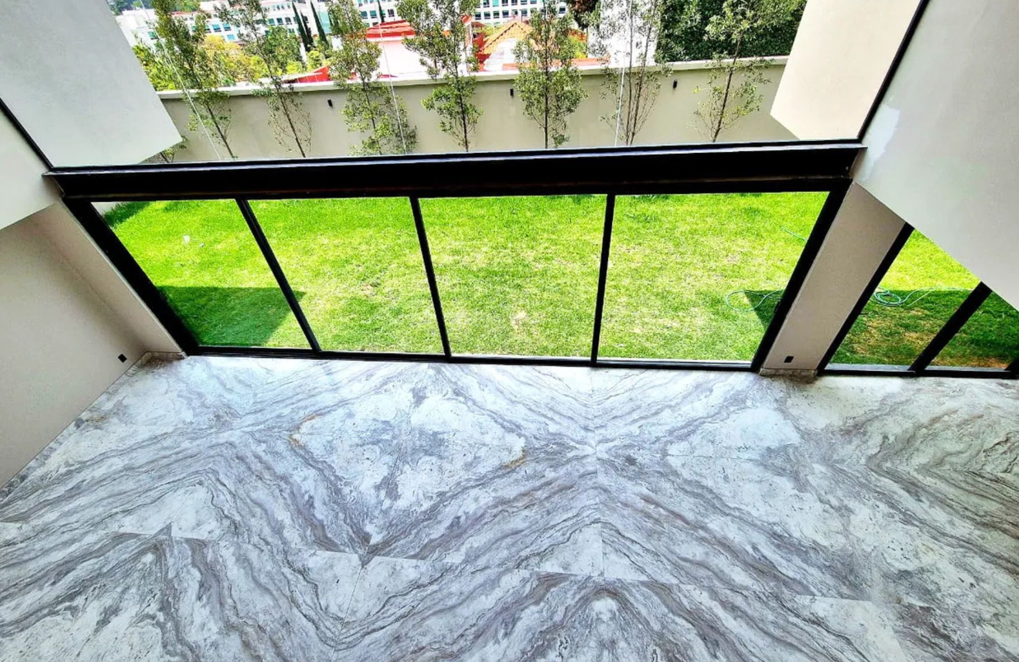 House with office and game room for sale, Bosque de las Lomas, Mexico City