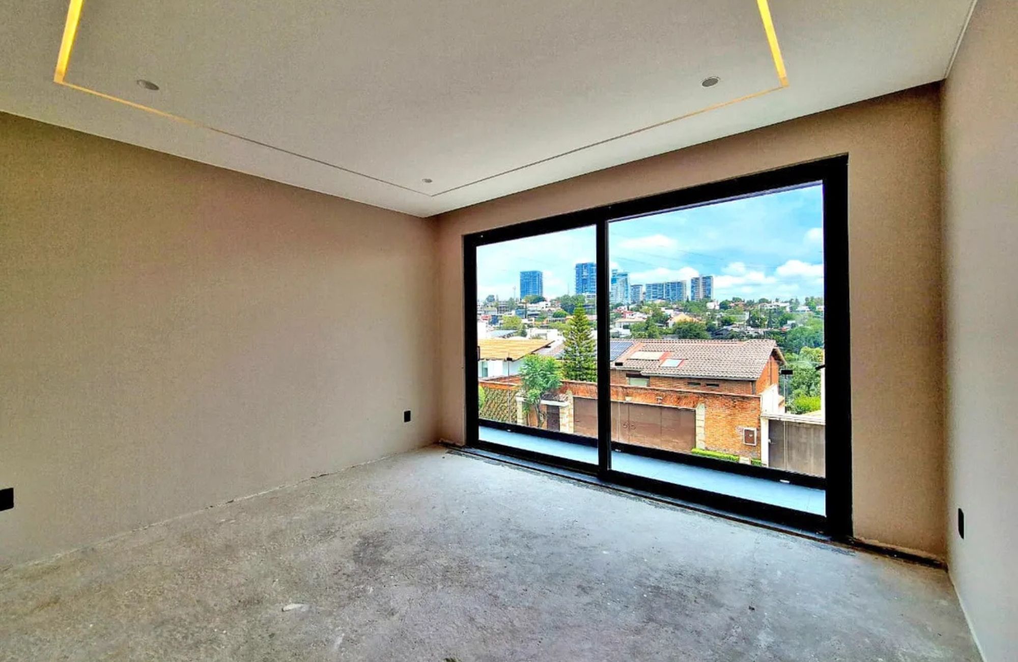 House with office and game room for sale, Bosque de las Lomas, Mexico City