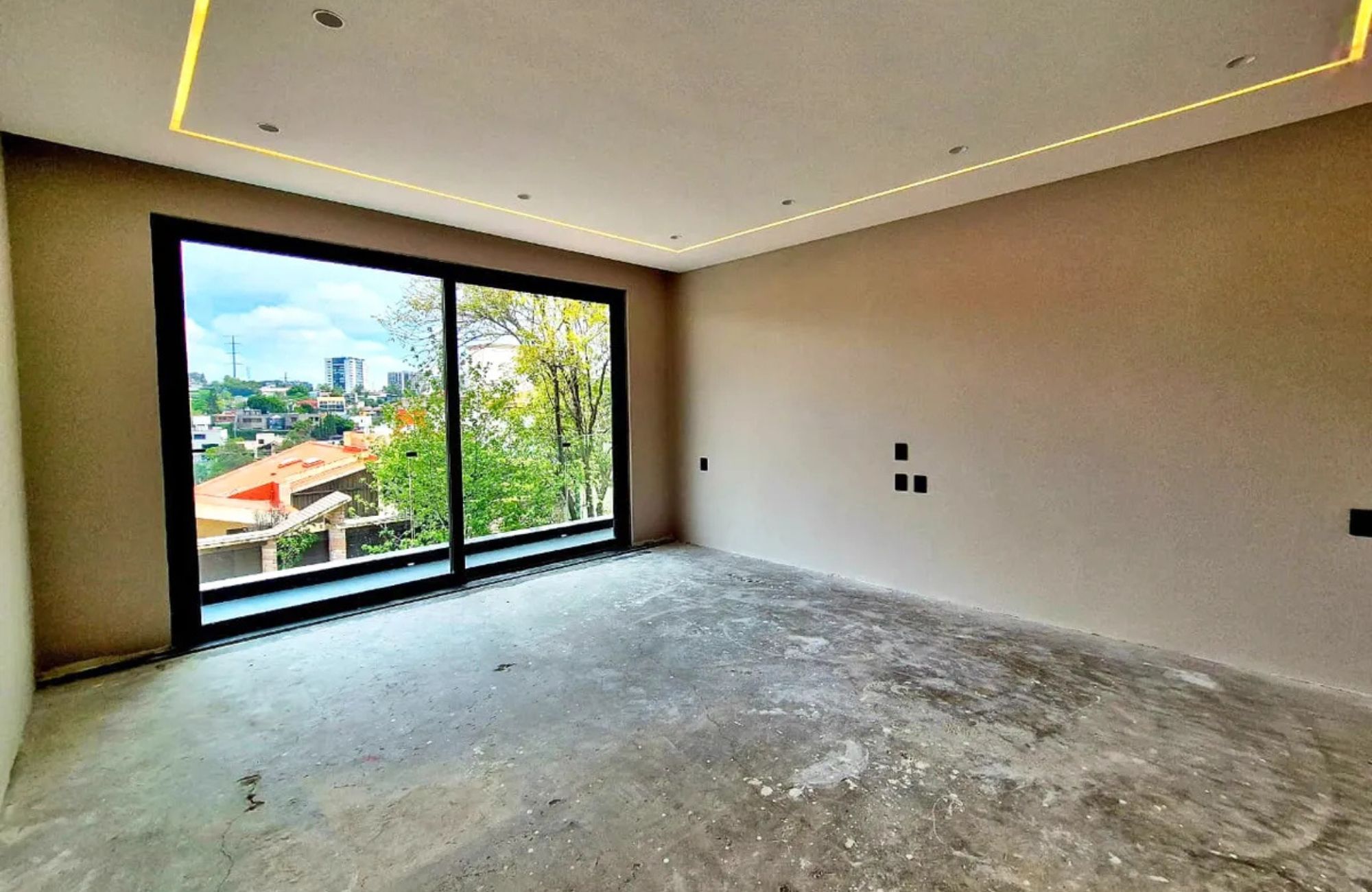House with office and game room for sale, Bosque de las Lomas, Mexico City
