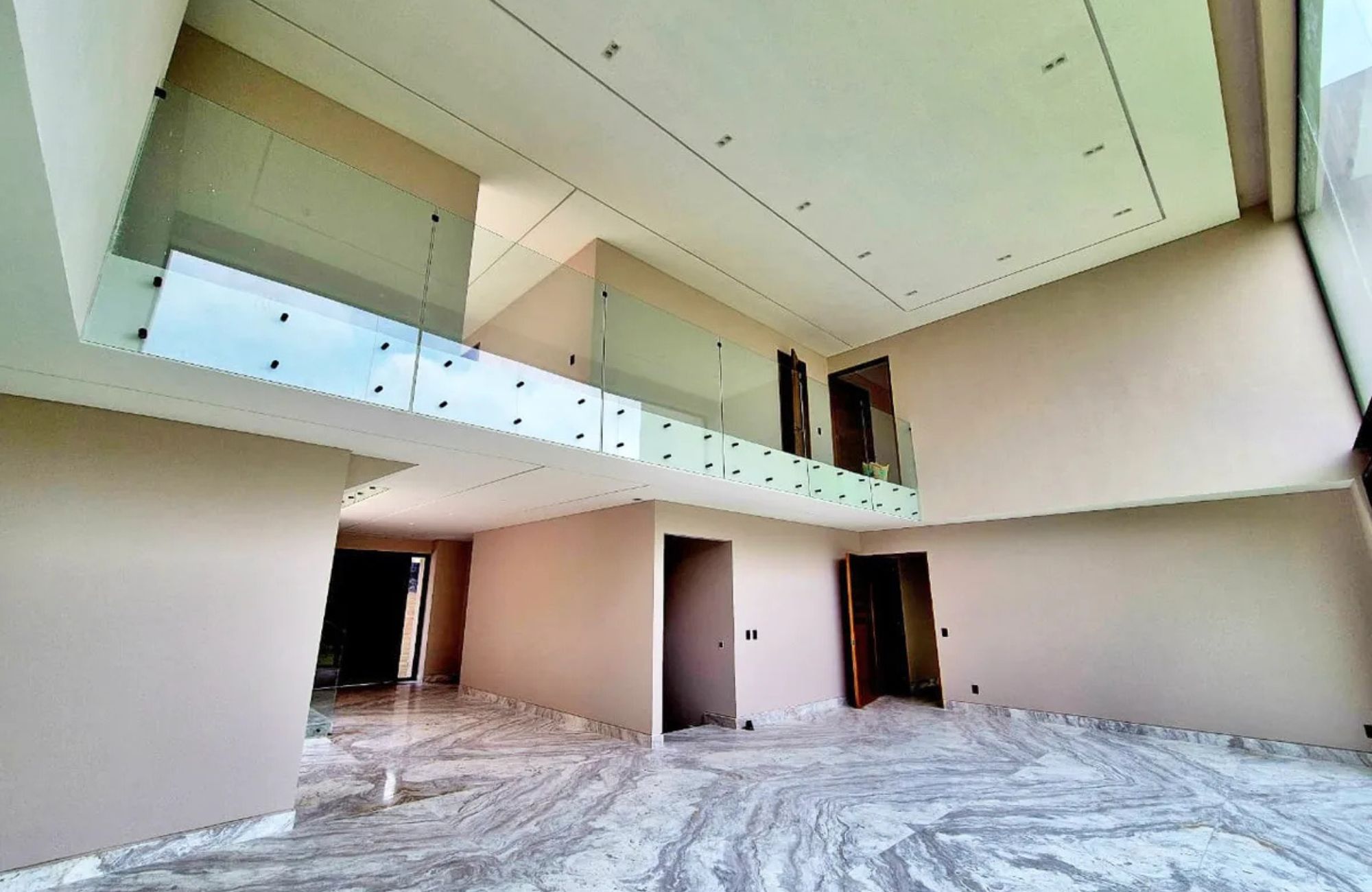 House with office and game room for sale, Bosque de las Lomas, Mexico City