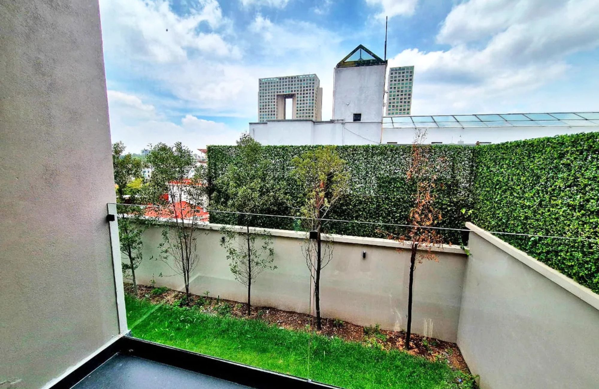 House with office and game room for sale, Bosque de las Lomas, Mexico City