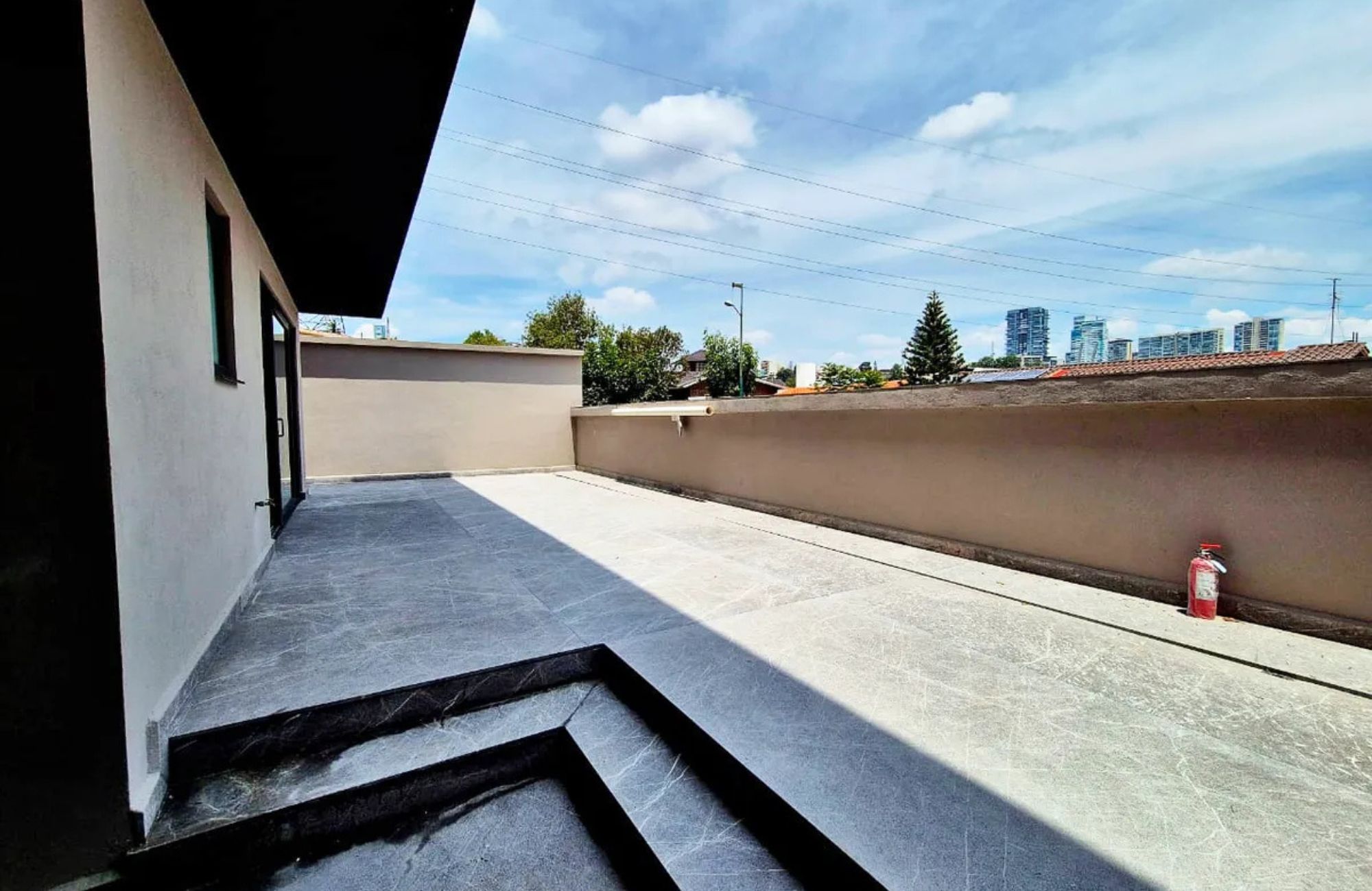 House with office and game room for sale, Bosque de las Lomas, Mexico City