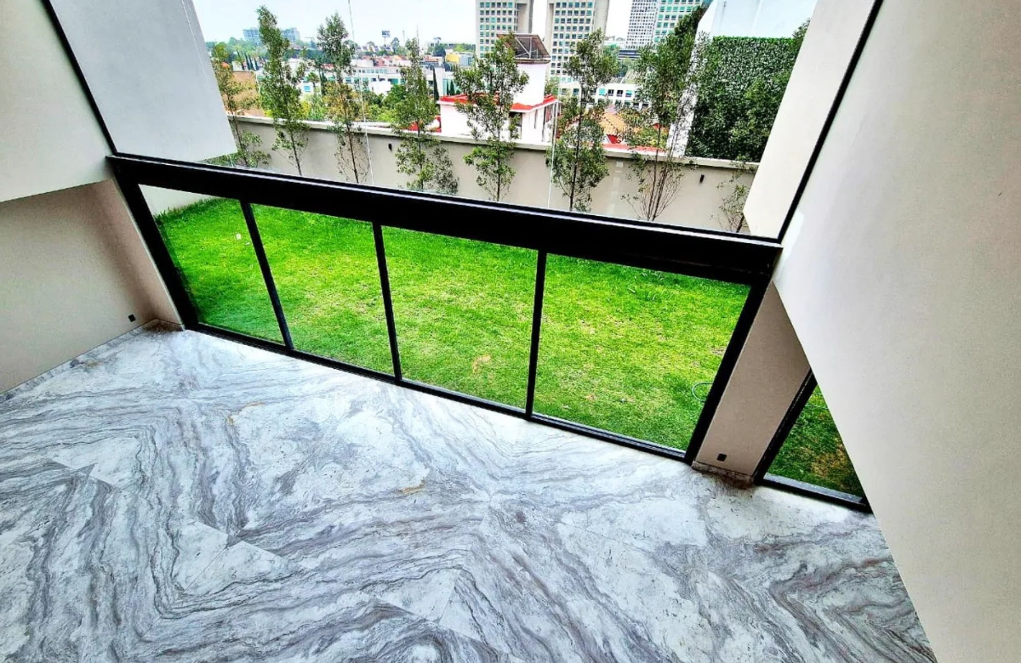 House with office and game room for sale, Bosque de las Lomas, Mexico City