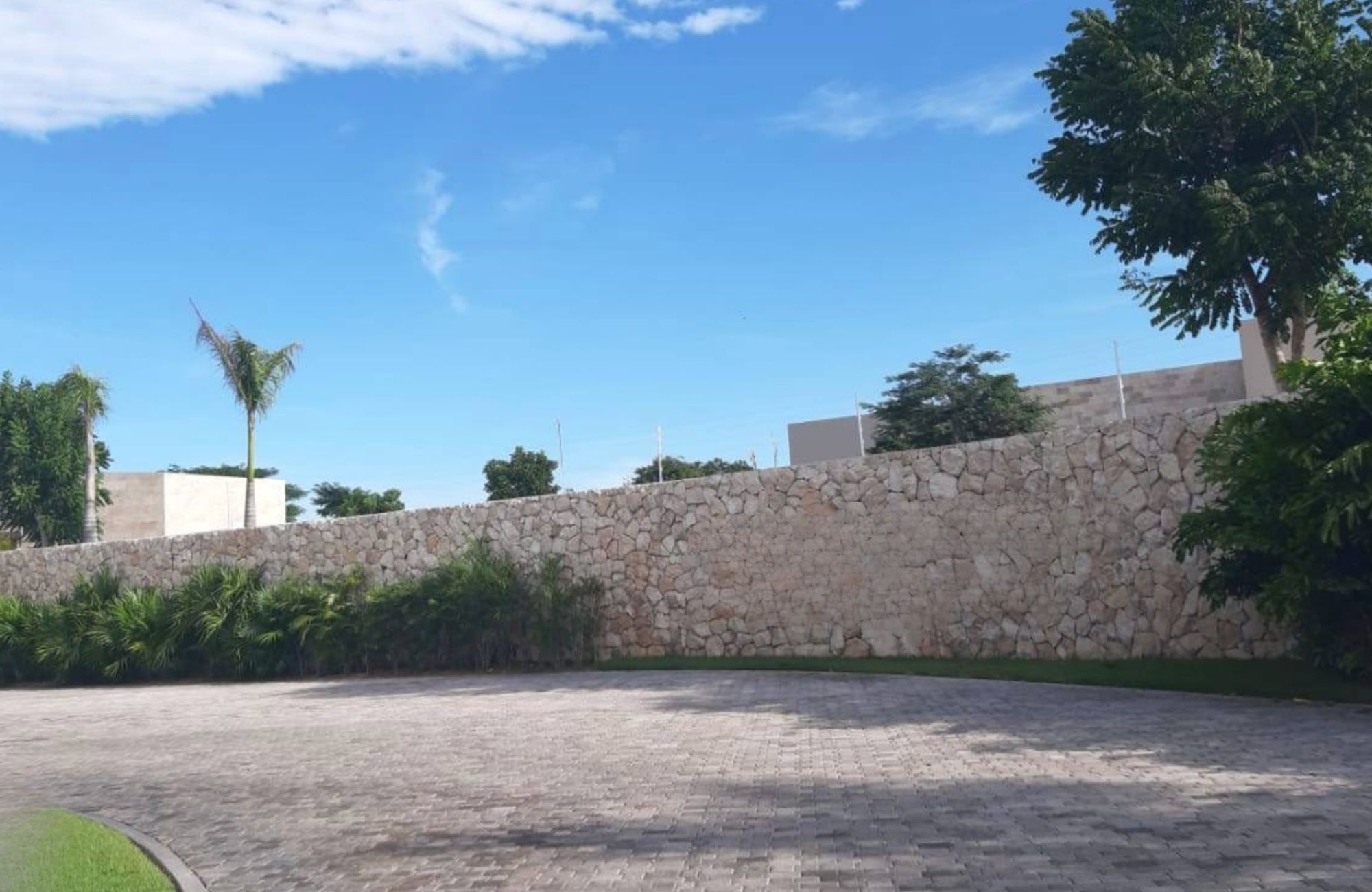 Single-family lot of 1,249 m2 in gated community, for sale, Zona Norte, M&eacute;rida