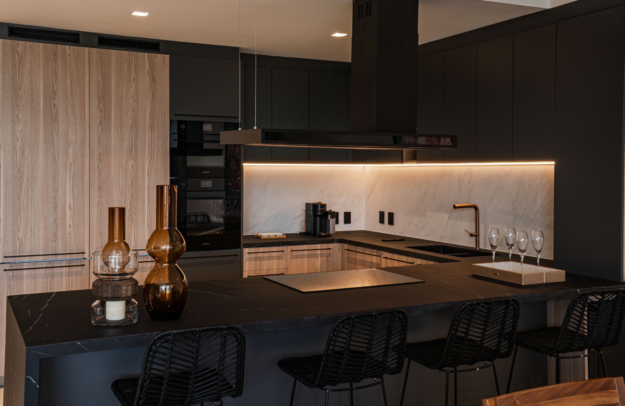 Condominium 350 meters from the sea, ocean view pool, art gallery, unique design, roof garden with jacuzzi, for sale in Playa del Carmen.