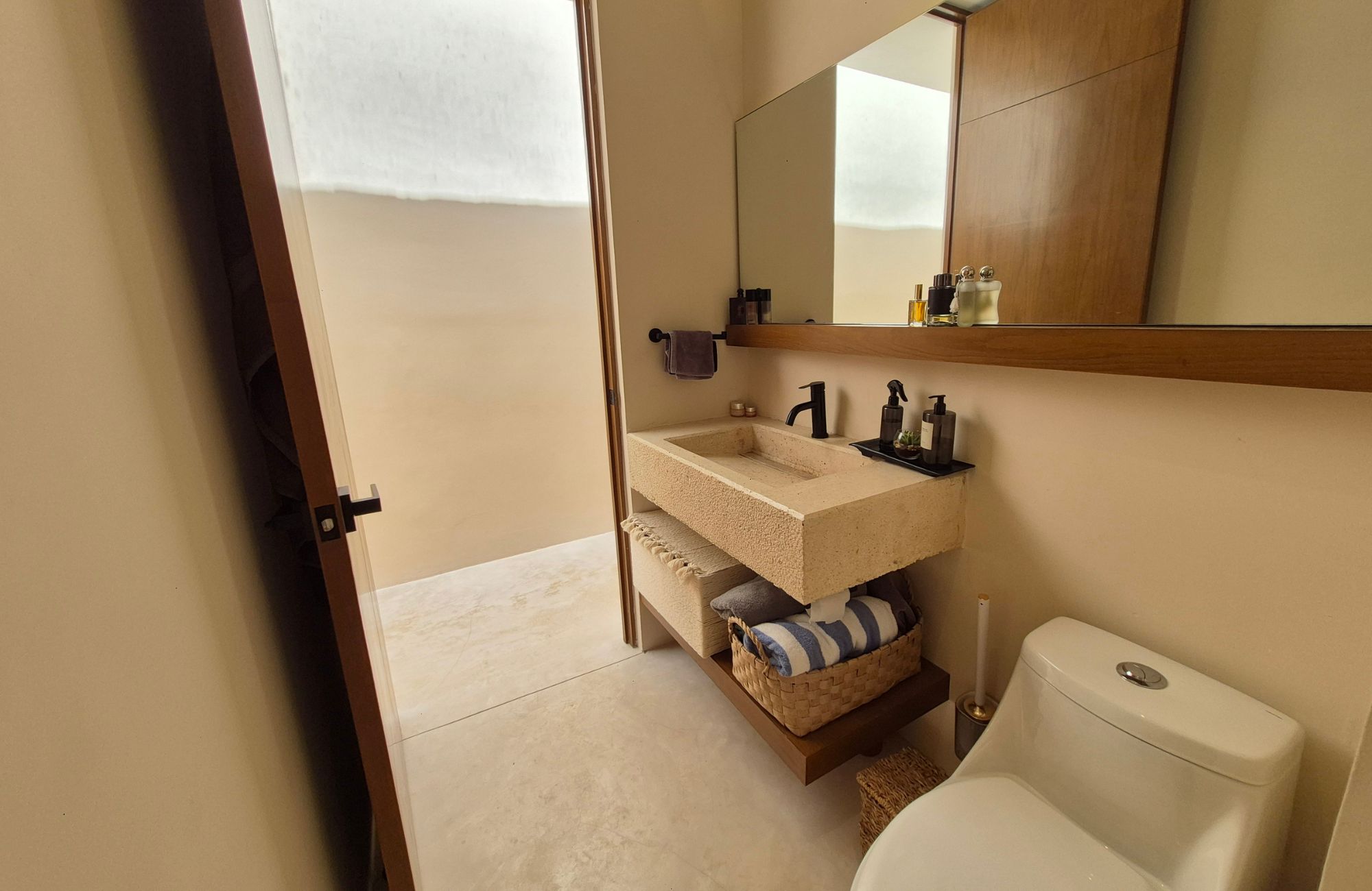 Departamento con terraza privada en venta de 2 rec&aacute;maras &ndash; Montebello, M&eacute;rida